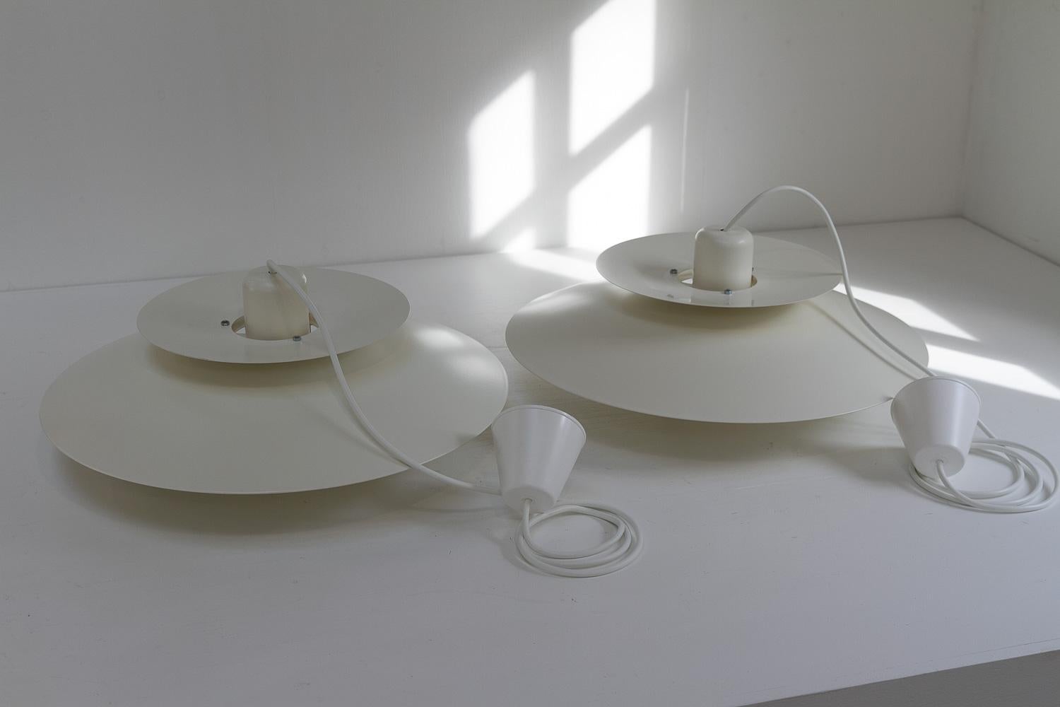 Vintage Danish White Pendelleuchten von Horn, 1980er Jahre. Satz von 2. 8