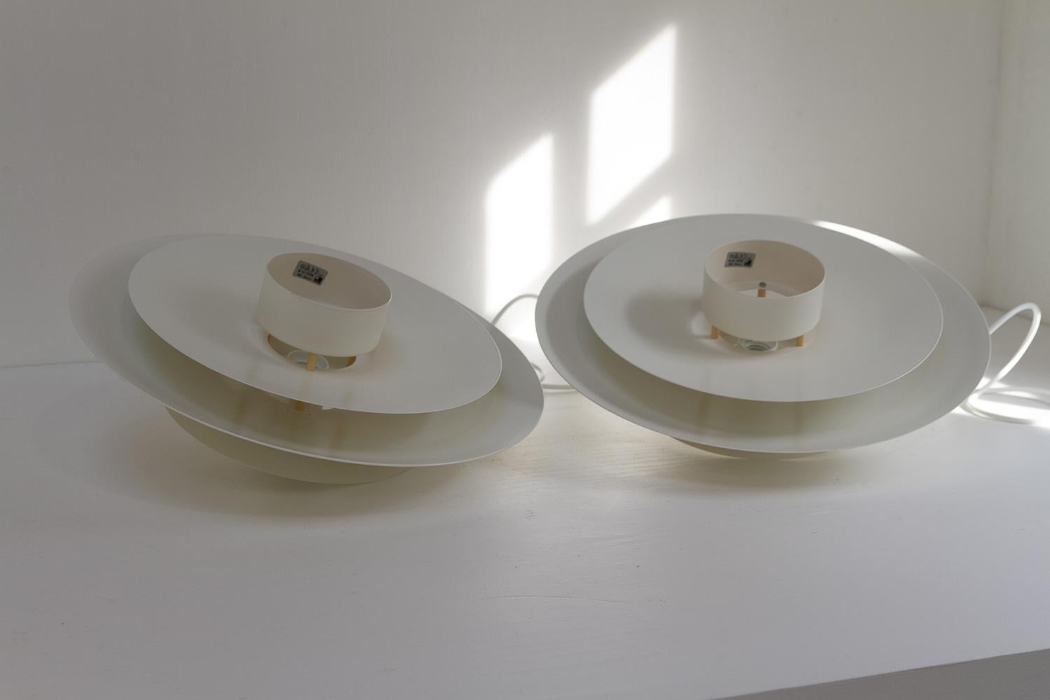 Vintage Danish White Pendelleuchten von Horn, 1980er Jahre. Satz von 2. 13