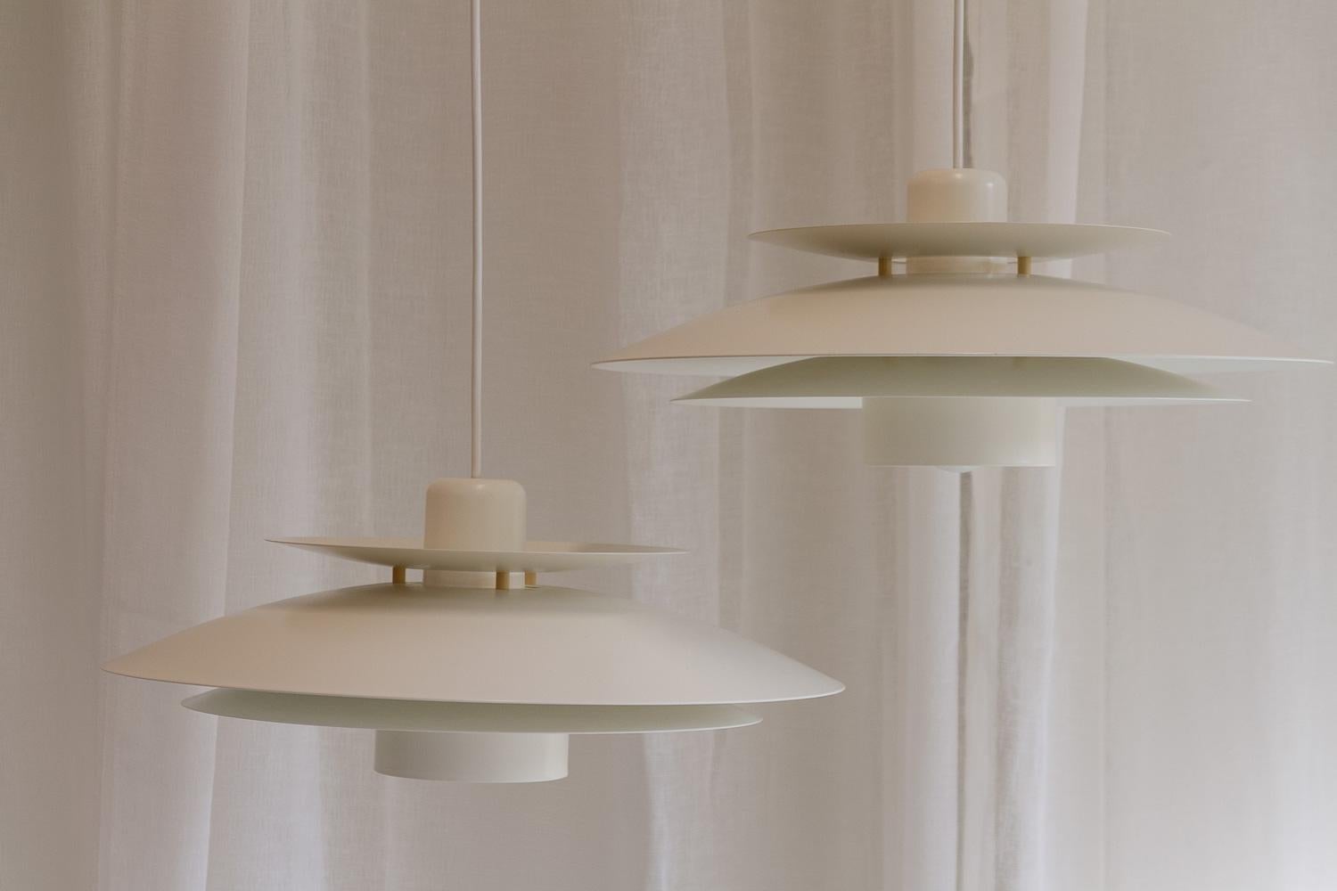 Vintage Danish White Pendelleuchten von Horn, 1980er Jahre. Satz von 2. (Skandinavische Moderne)