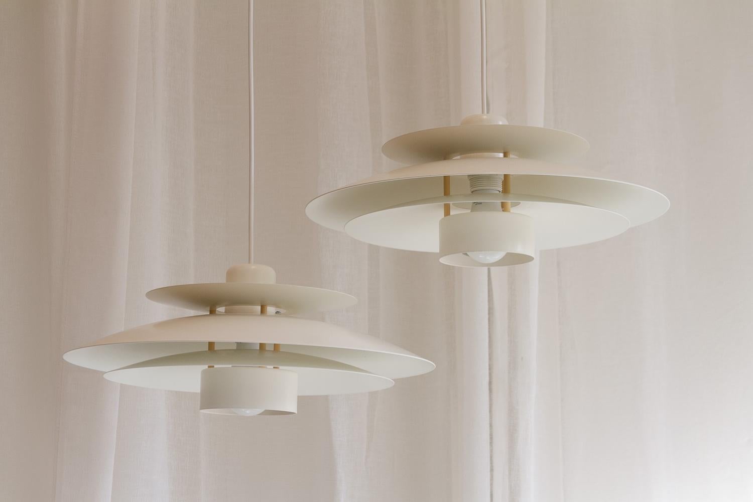 Vintage Danish White Pendelleuchten von Horn, 1980er Jahre. Satz von 2. (Dänisch)