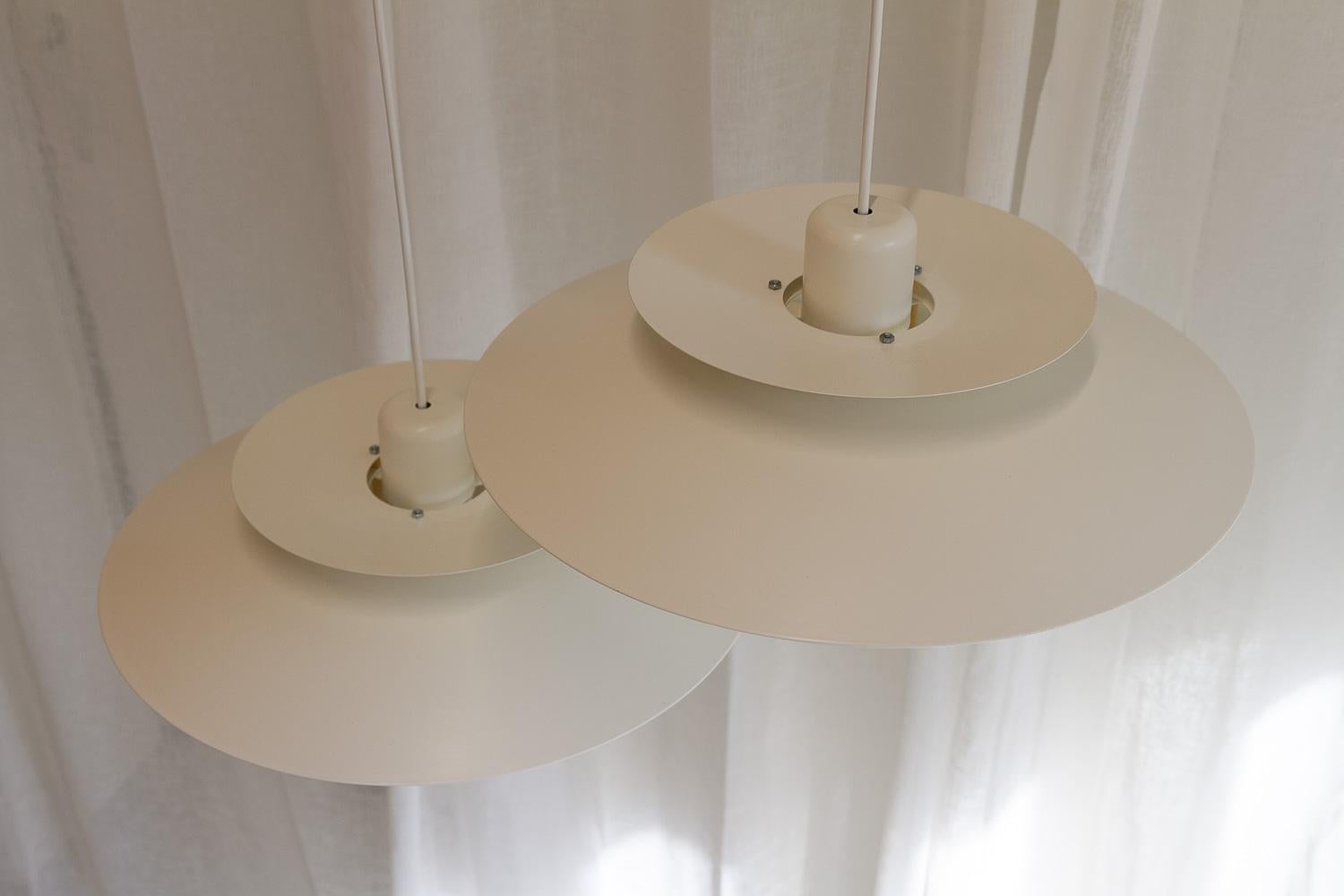 Vintage Danish White Pendelleuchten von Horn, 1980er Jahre. Satz von 2. (Metall)