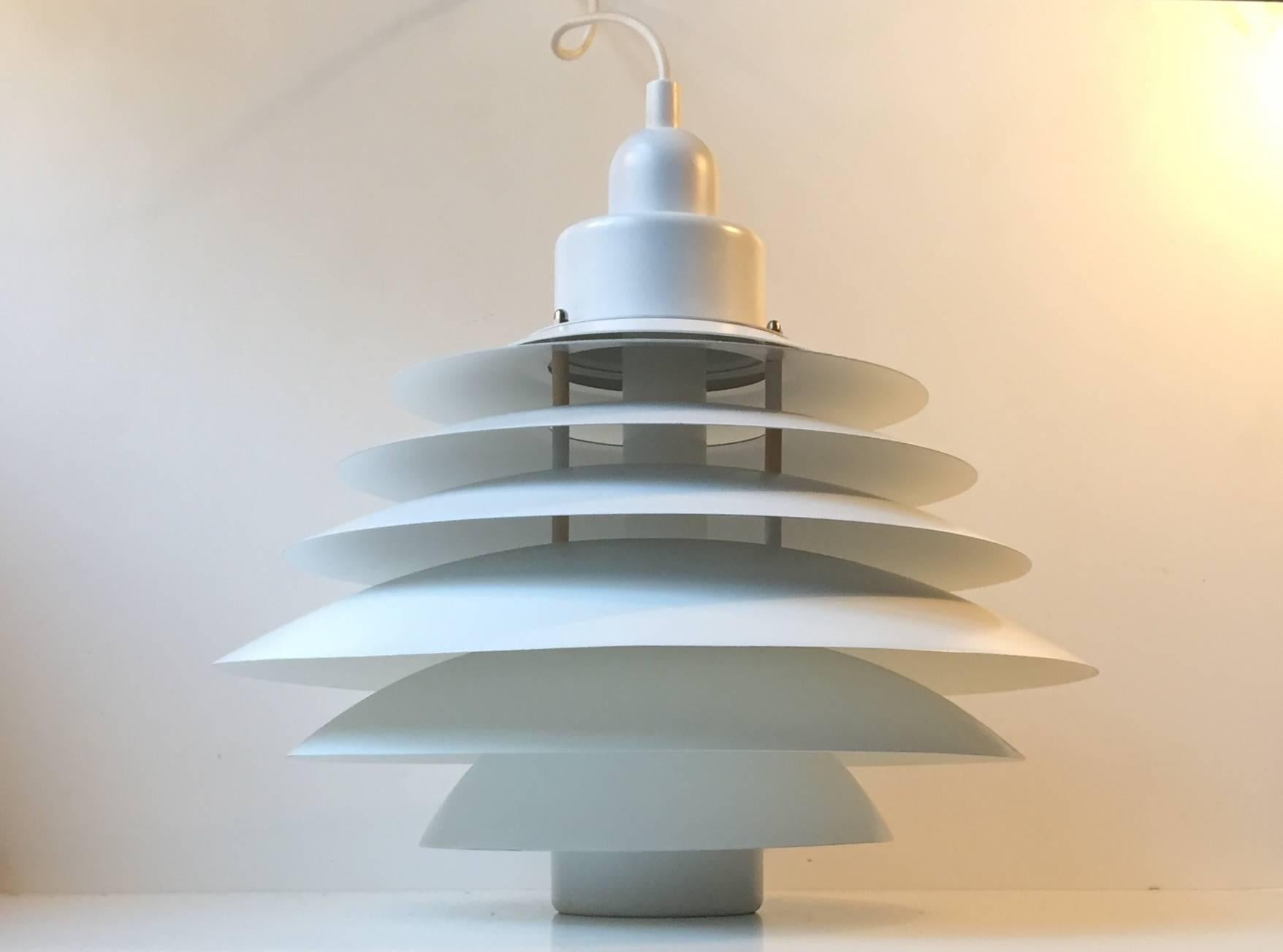 - Tiered hanging ceiling light consisting of seven shades
- Designed and manufactured by Design-Light in Denmark during the 1970s
- Reminiscent of the PH 4 and PH 5 lamps by Poul Henningsen
- It is constructed of white powder coated metal
-