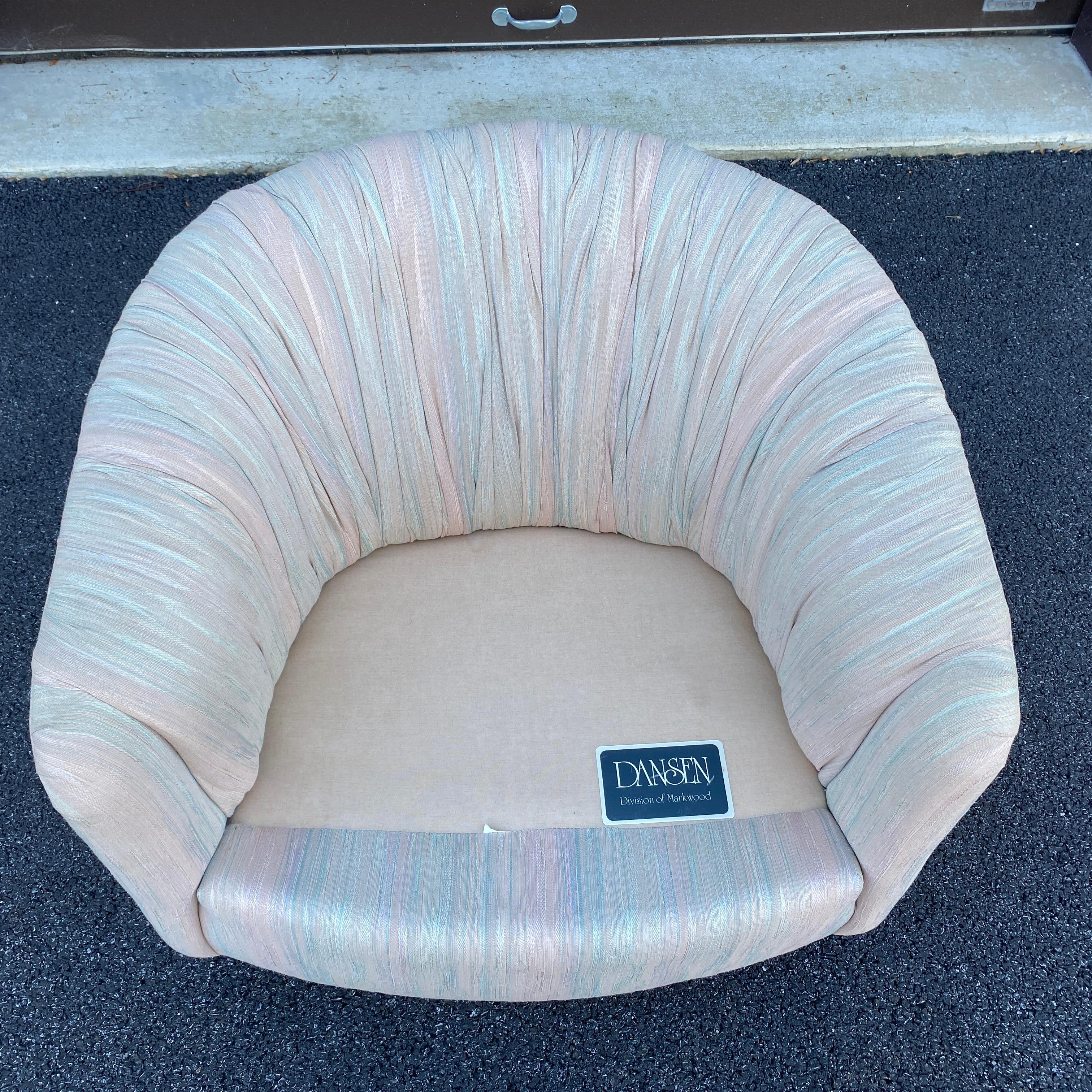 Américain Fauteuil de salon pivotant moderne de style Dansen Milo Baughman des années 1980 en vente