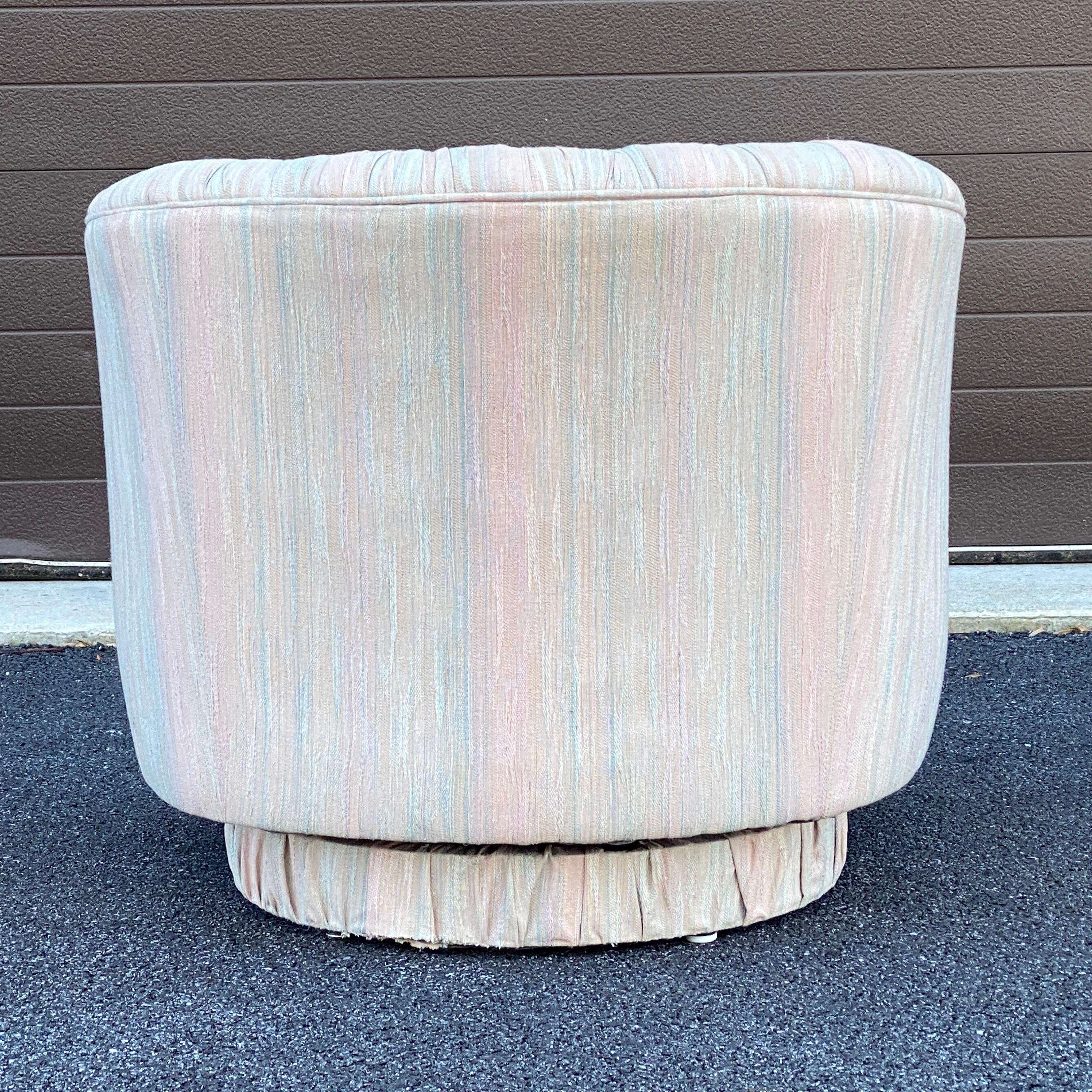 20ième siècle Fauteuil de salon pivotant moderne de style Dansen Milo Baughman des années 1980 en vente