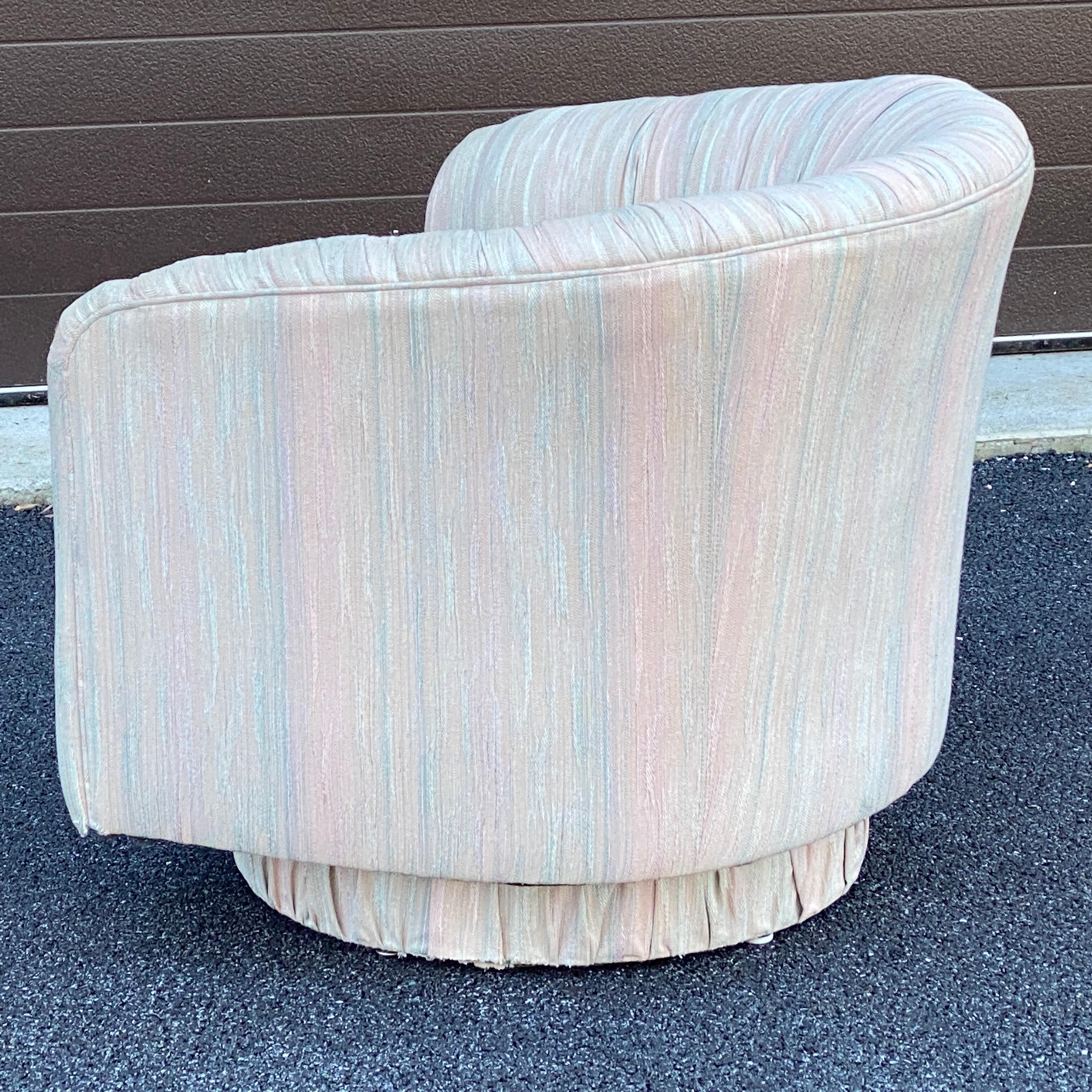 Tissu d'ameublement Fauteuil de salon pivotant moderne de style Dansen Milo Baughman des années 1980 en vente