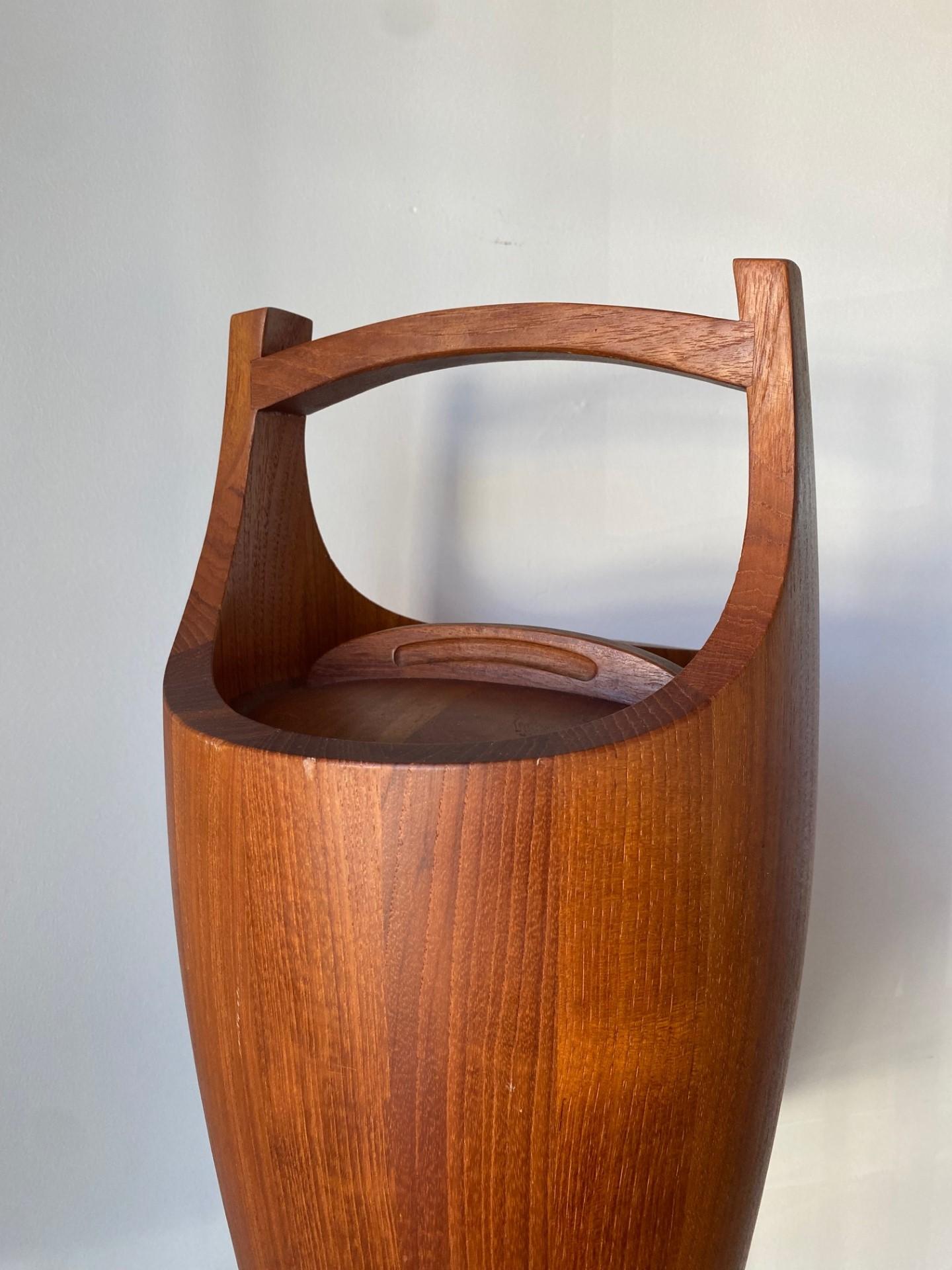 Vintage Dansk Large Teak Congo Ice Bucket by Jens H. Quistgaard In Good Condition For Sale In San Diego, CA