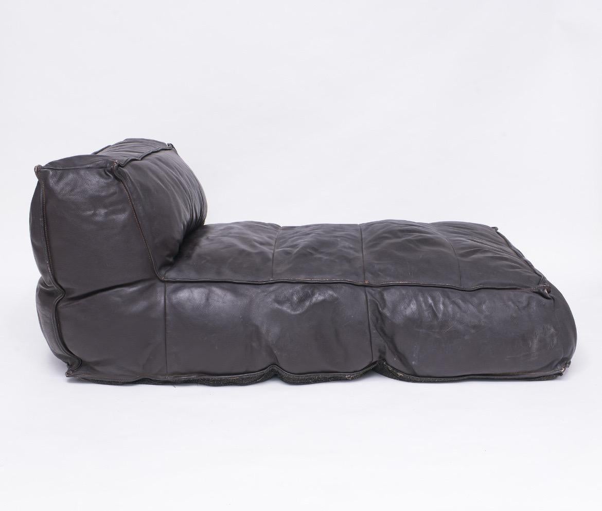 Post-Modern Vintage Dark Brown Leather Canapés, Daybed, Lounge Chairs For Sale