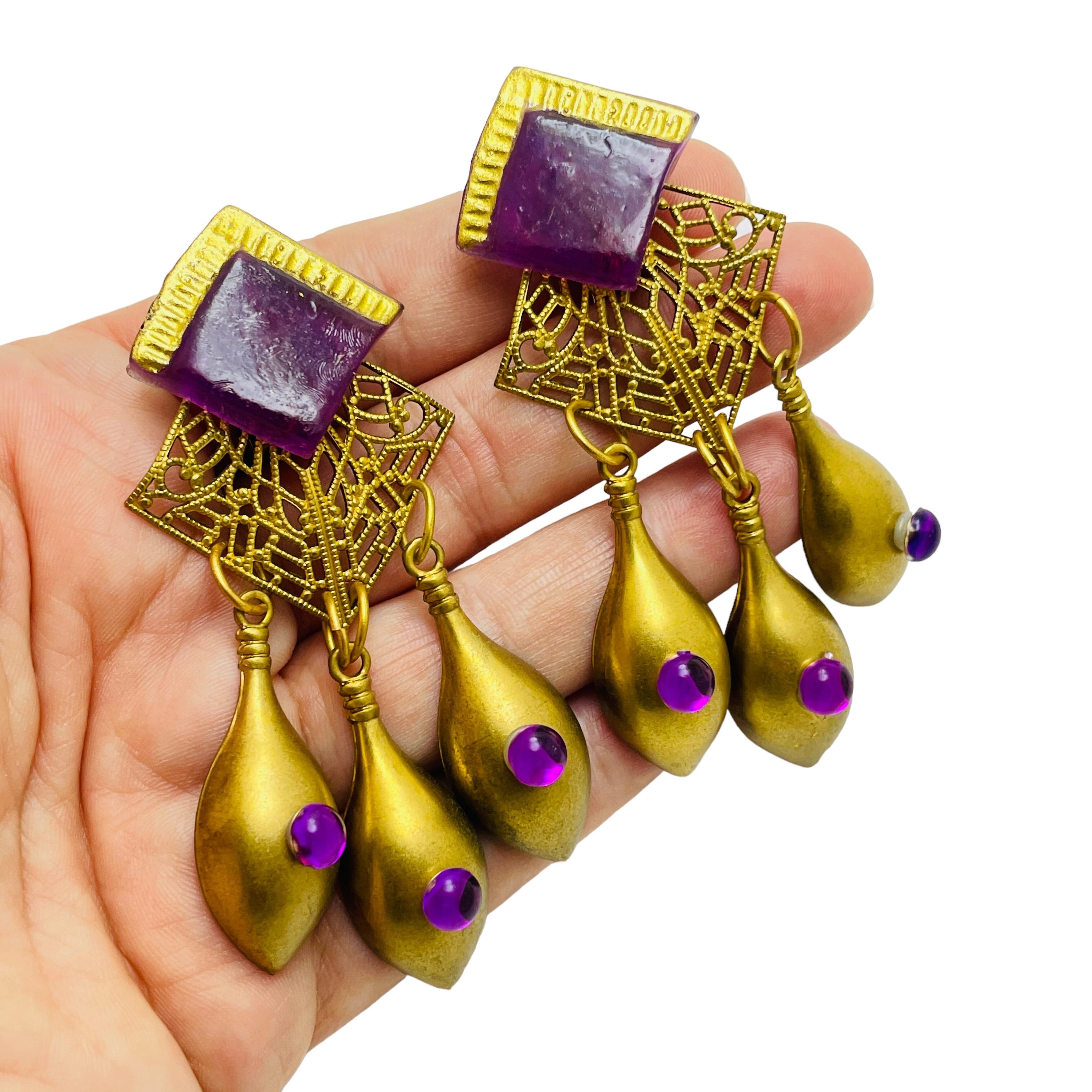 DETAILS

• unsigned 

• gold tone with lucite accents 

• vintage designer clip on earrings 

MEASUREMENTS  

• 3 1/4