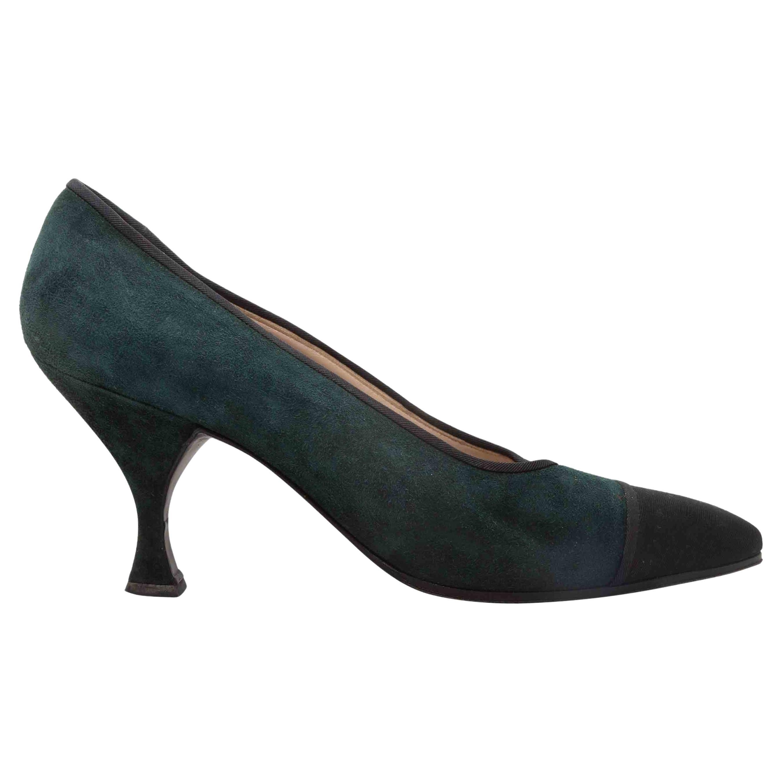 Vintage Dunkelgrün
Schwarz Chanel Cap-Toe Pumps Größe 36