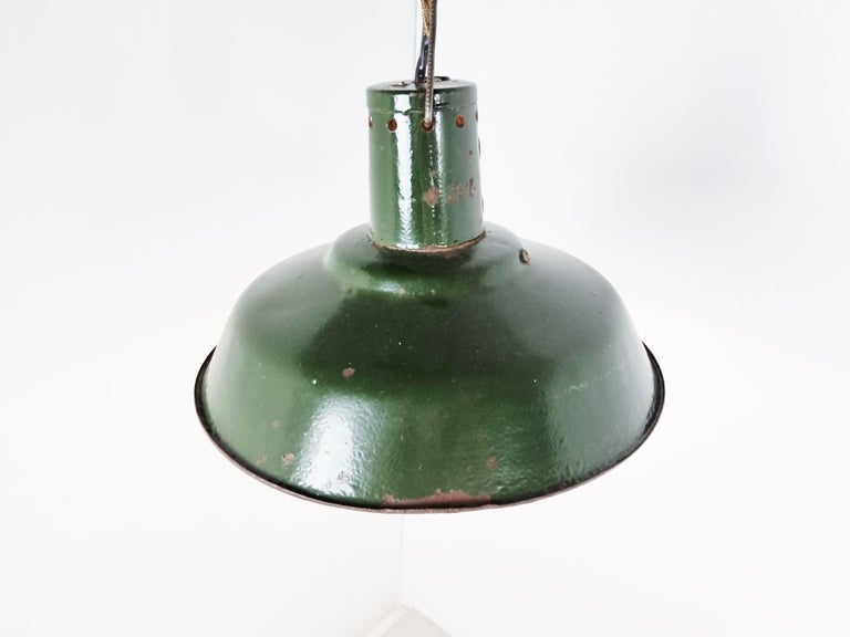 Vintage dark green enamel industrial pendant lights, 1960s In Good Condition For Sale In Ottenburg, BE
