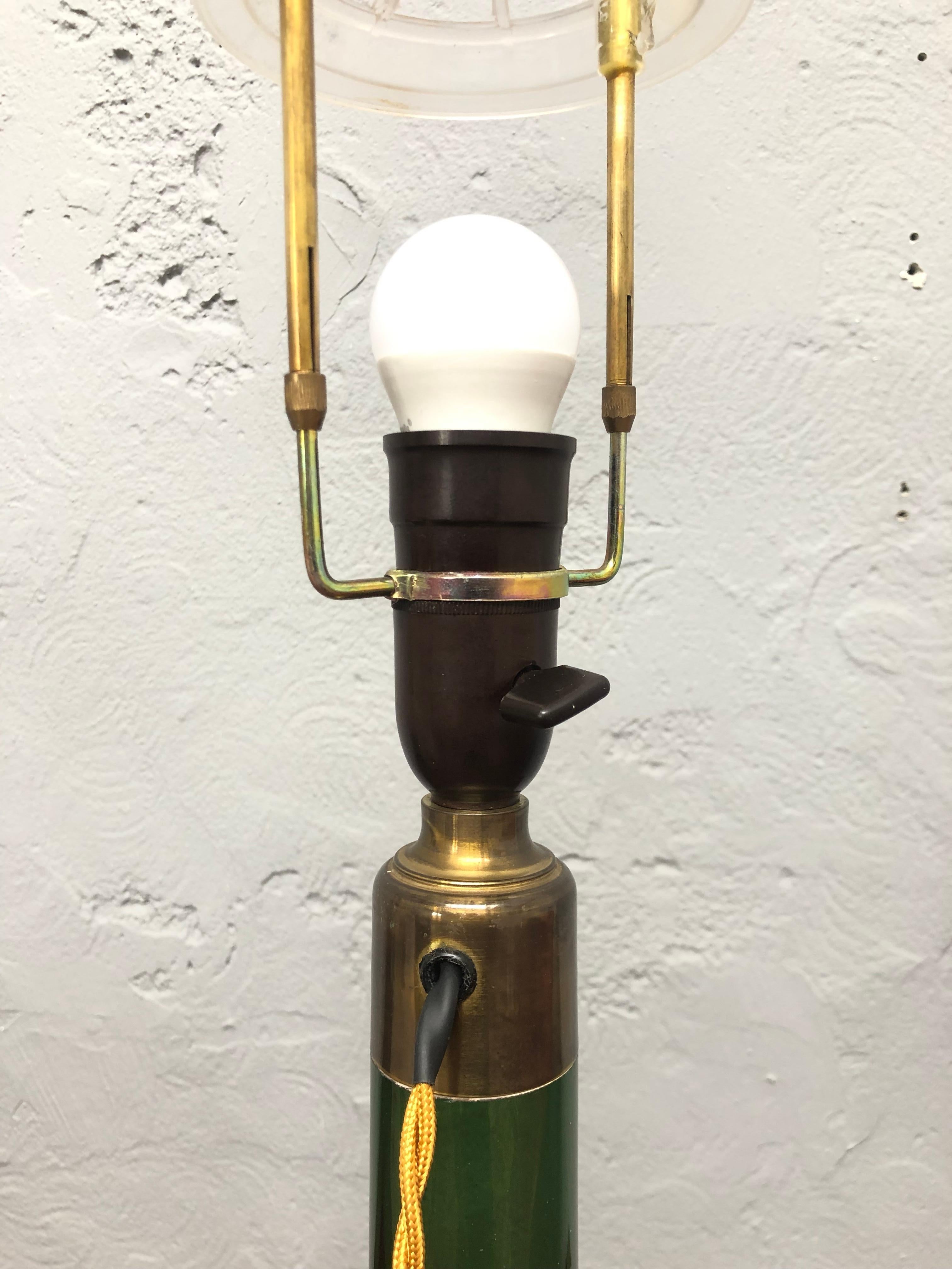Dunkelgrüne Vintage-Tischlampe aus Glas von Biilman-Petersen für Le Klint (Moderne der Mitte des Jahrhunderts) im Angebot