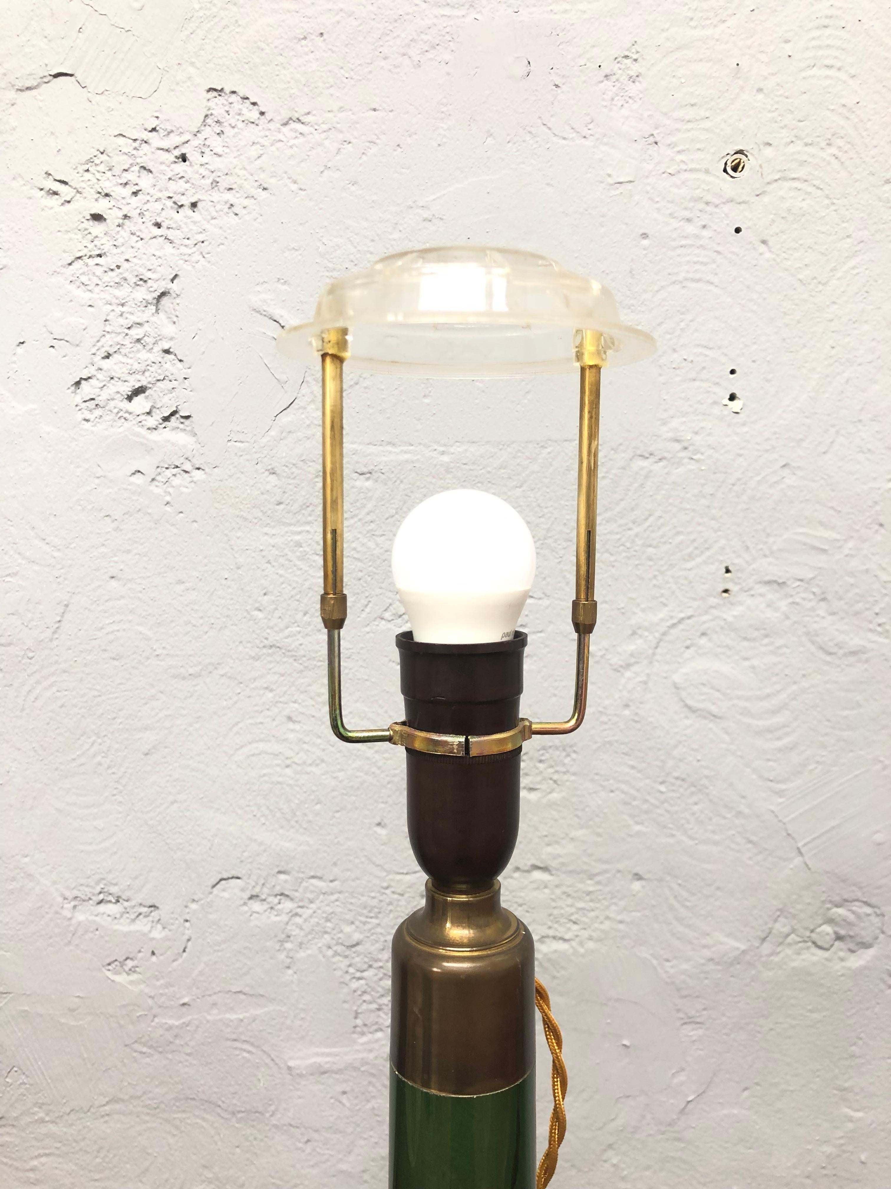Dunkelgrüne Vintage-Tischlampe aus Glas von Biilman-Petersen für Le Klint (Handgefertigt) im Angebot