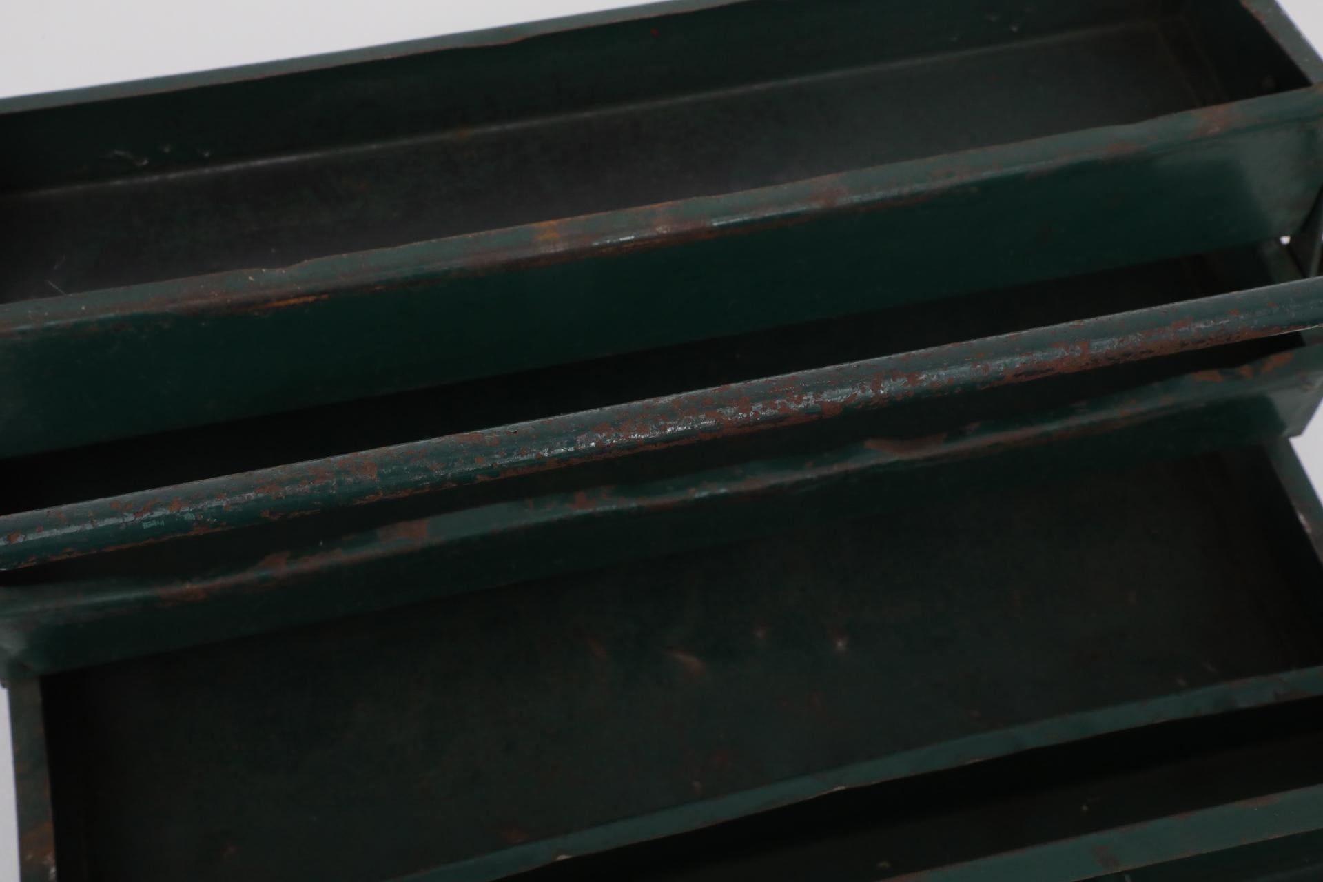 Vintage Dark Green Tool or Tackle Box 5