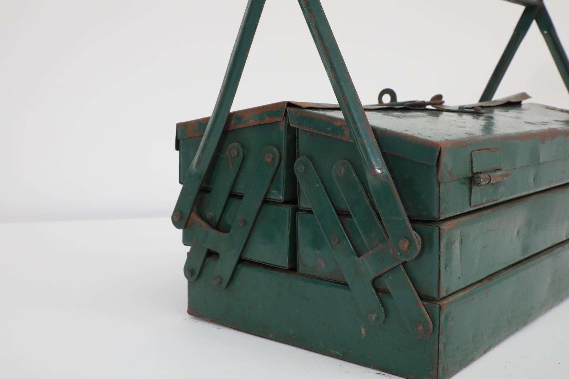 Vintage Dark Green Tool or Tackle Box 11