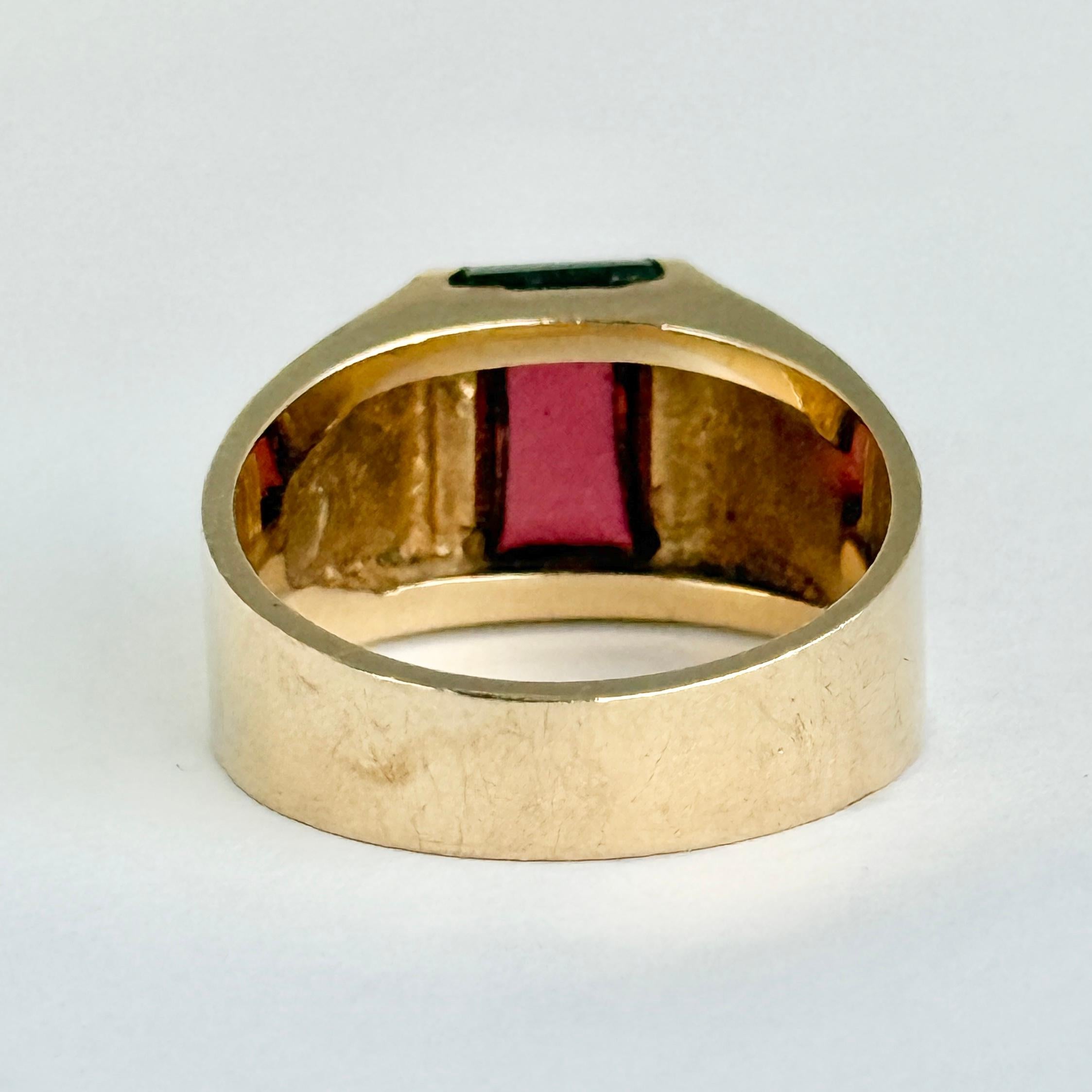 Vintage Dark Pink Turmalin Cabochon und 9 Karat Gold Solitär Ring Damen im Angebot