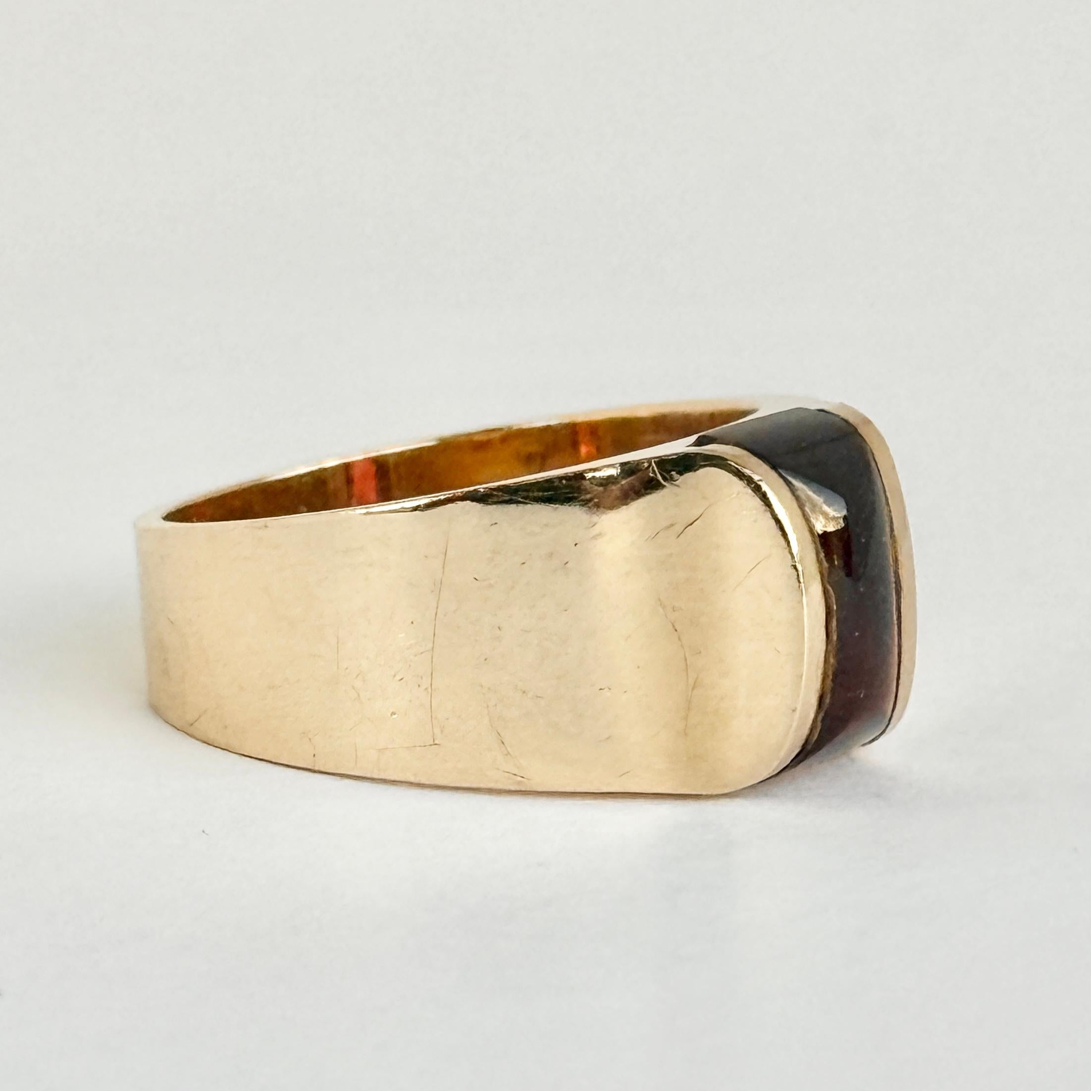 Vintage Dark Pink Turmalin Cabochon und 9 Karat Gold Solitär Ring im Angebot 2