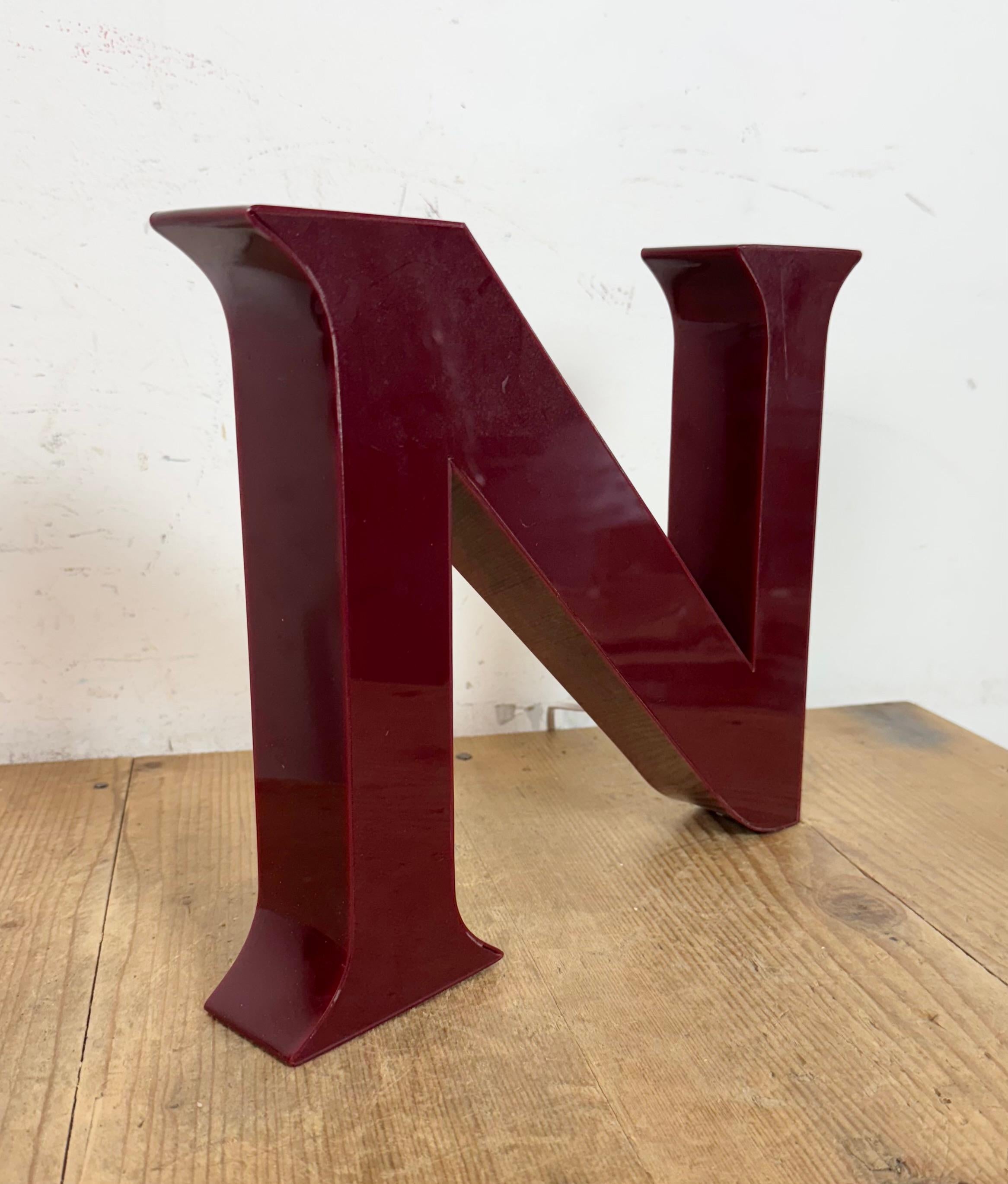 Letra N iluminada rojo oscuro vintage , años 80 Italiano en venta