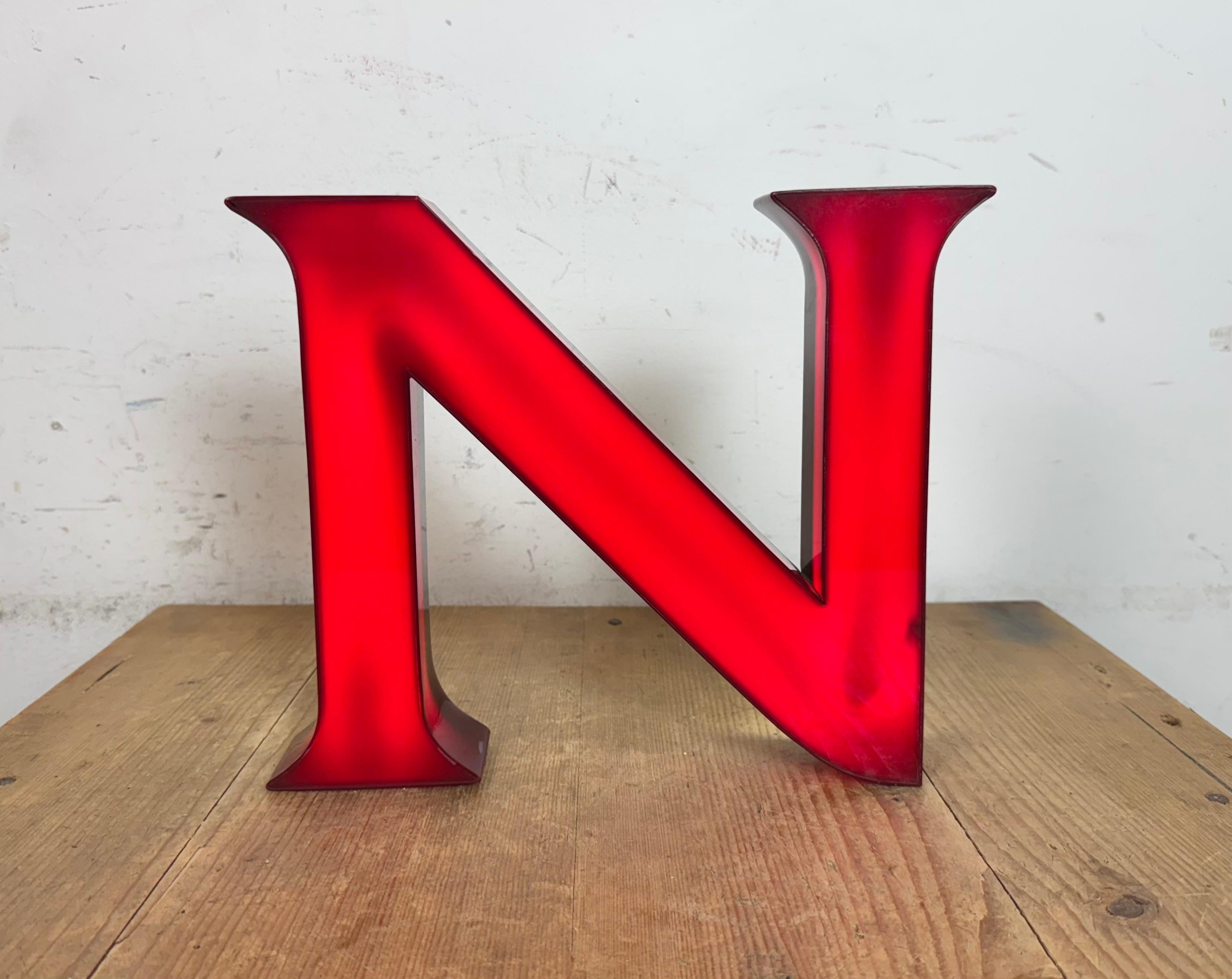 Letra N iluminada rojo oscuro vintage , años 80 en venta 1