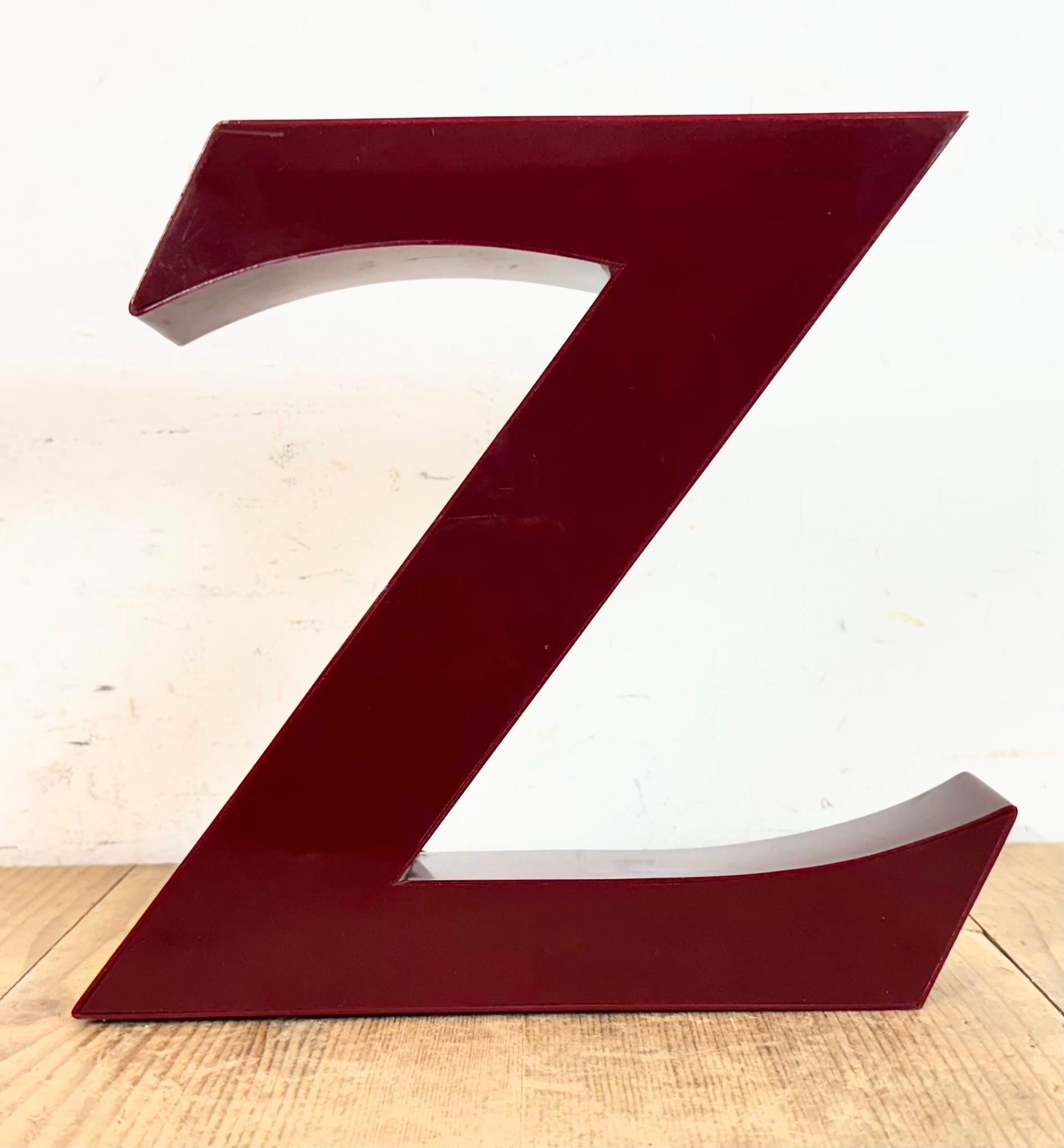 Lettre Z vintage illuminée en rouge foncé, années 1980 Bon état - En vente à Kojetice, CZ