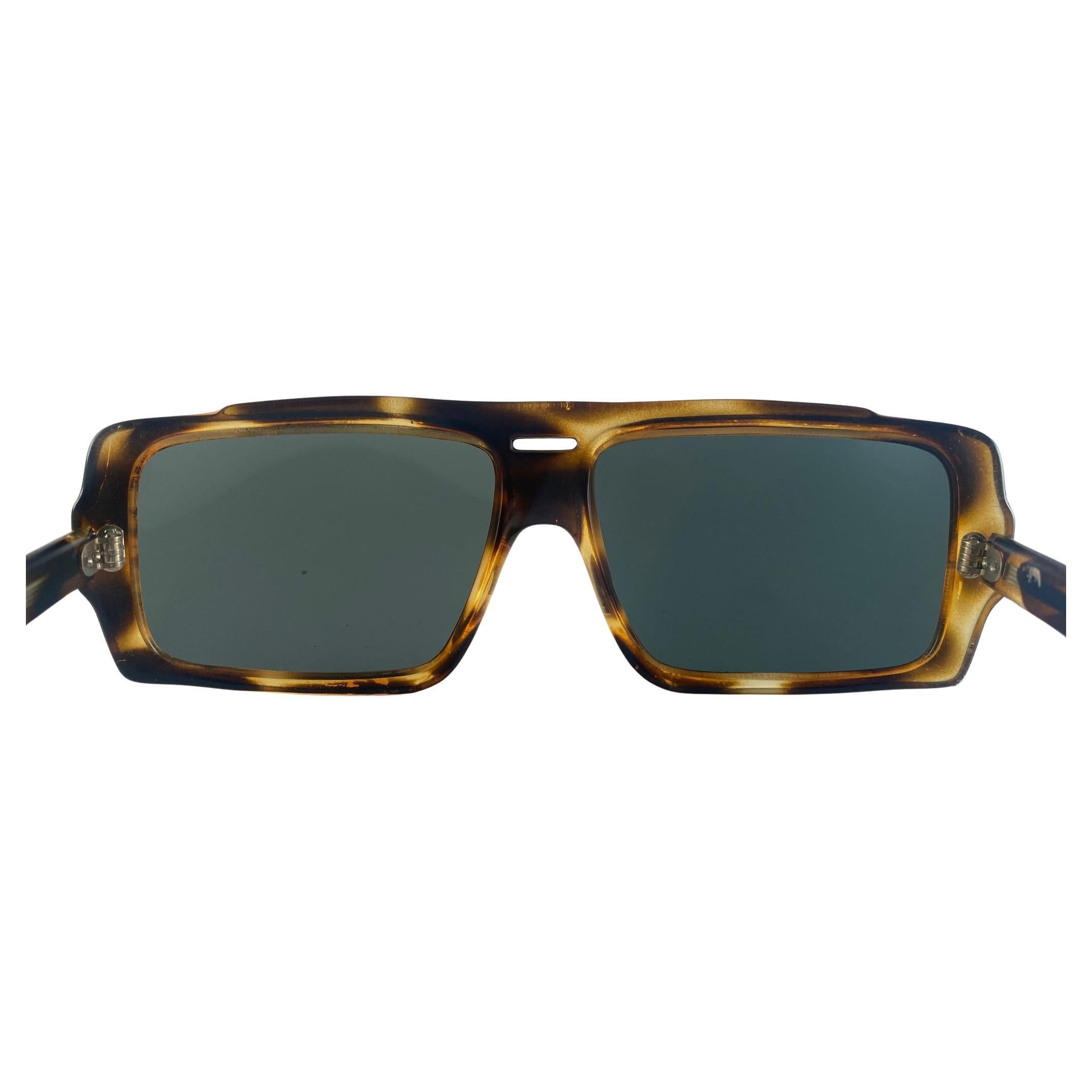 Vintage Dark Tortoise Übergroße Rechteckige 1970'S Frankreich Sonnenbrille (Schwarz) im Angebot