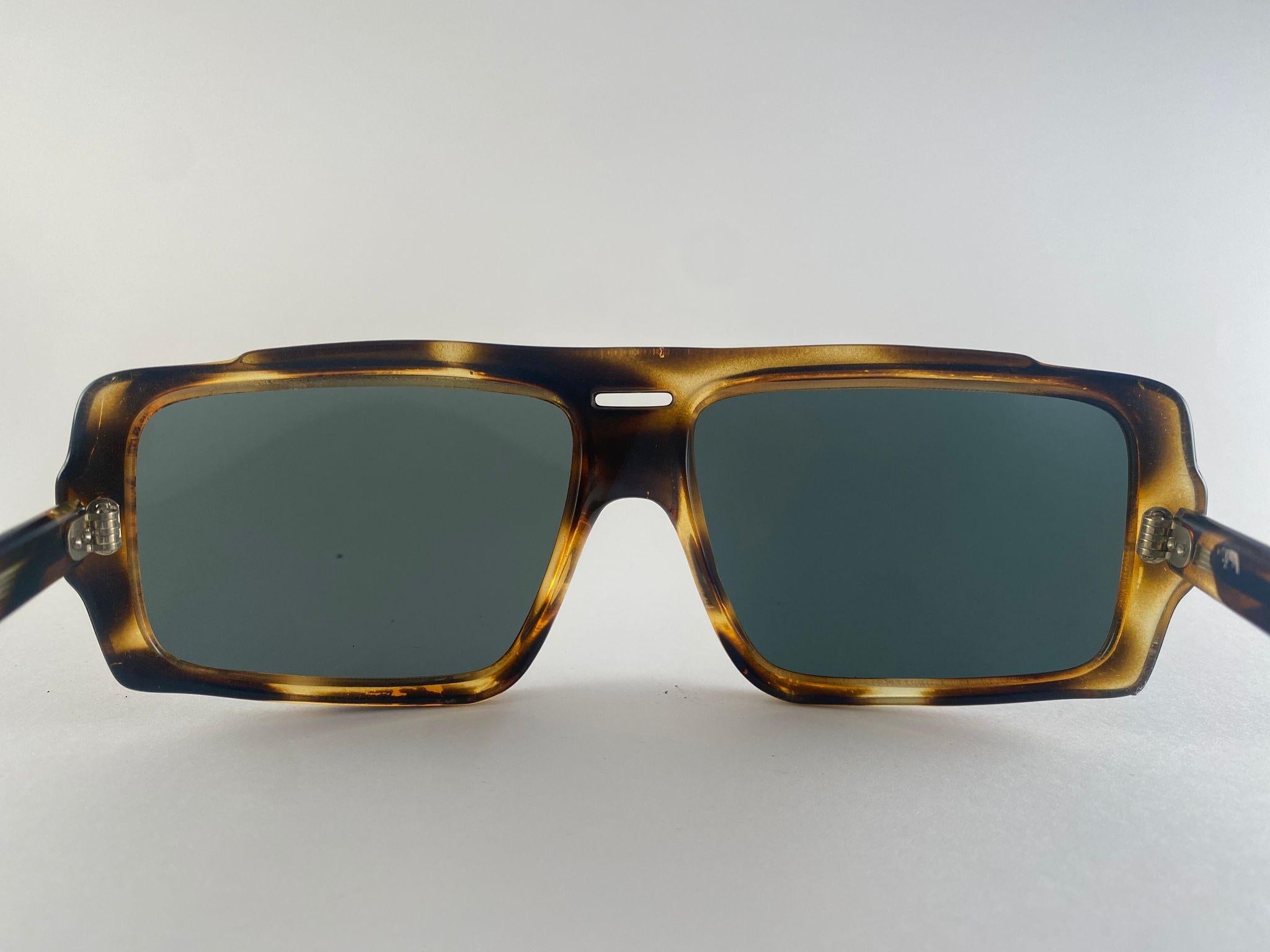 Vintage Dark Tortoise Übergroße Rechteckige 1970'S Frankreich Sonnenbrille für Damen oder Herren im Angebot