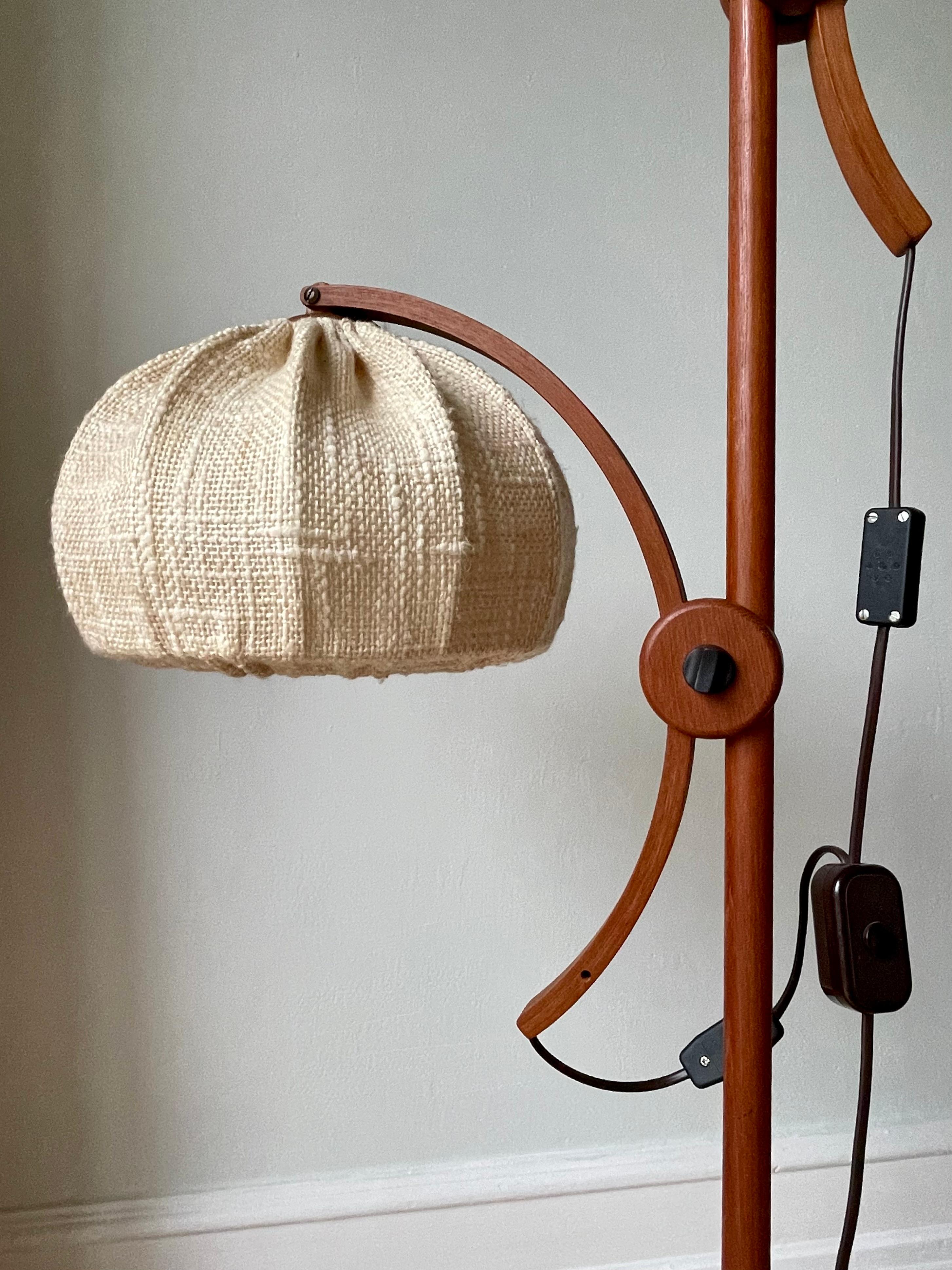 Vintage Dark Wood Adjustable Floor Lamp with Fabric Shades, 1960s For Sale 3