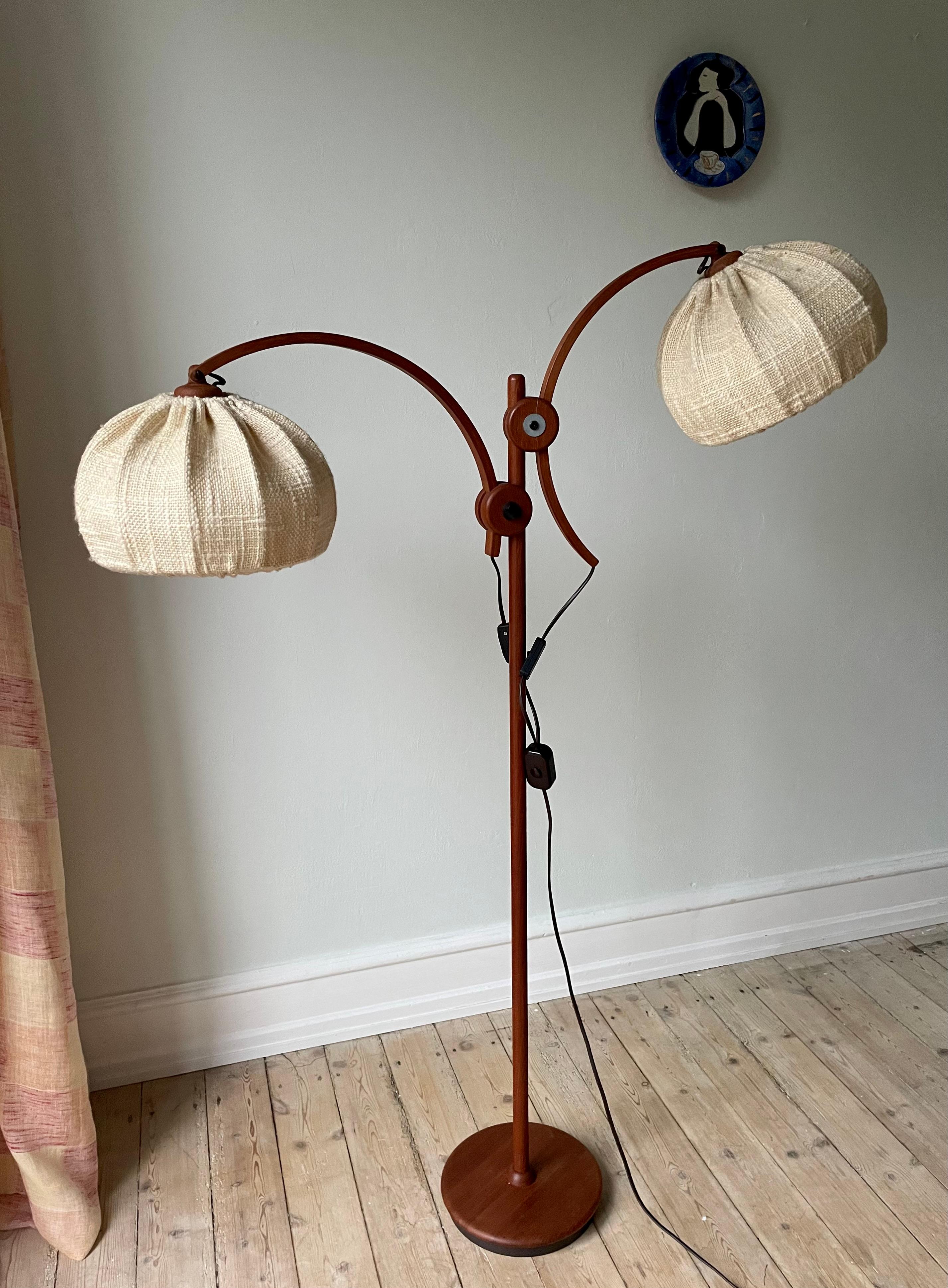 Vintage Dark Wood Adjustable Floor Lamp with Fabric Shades, 1960s In Good Condition For Sale In Copenhagen, DK
