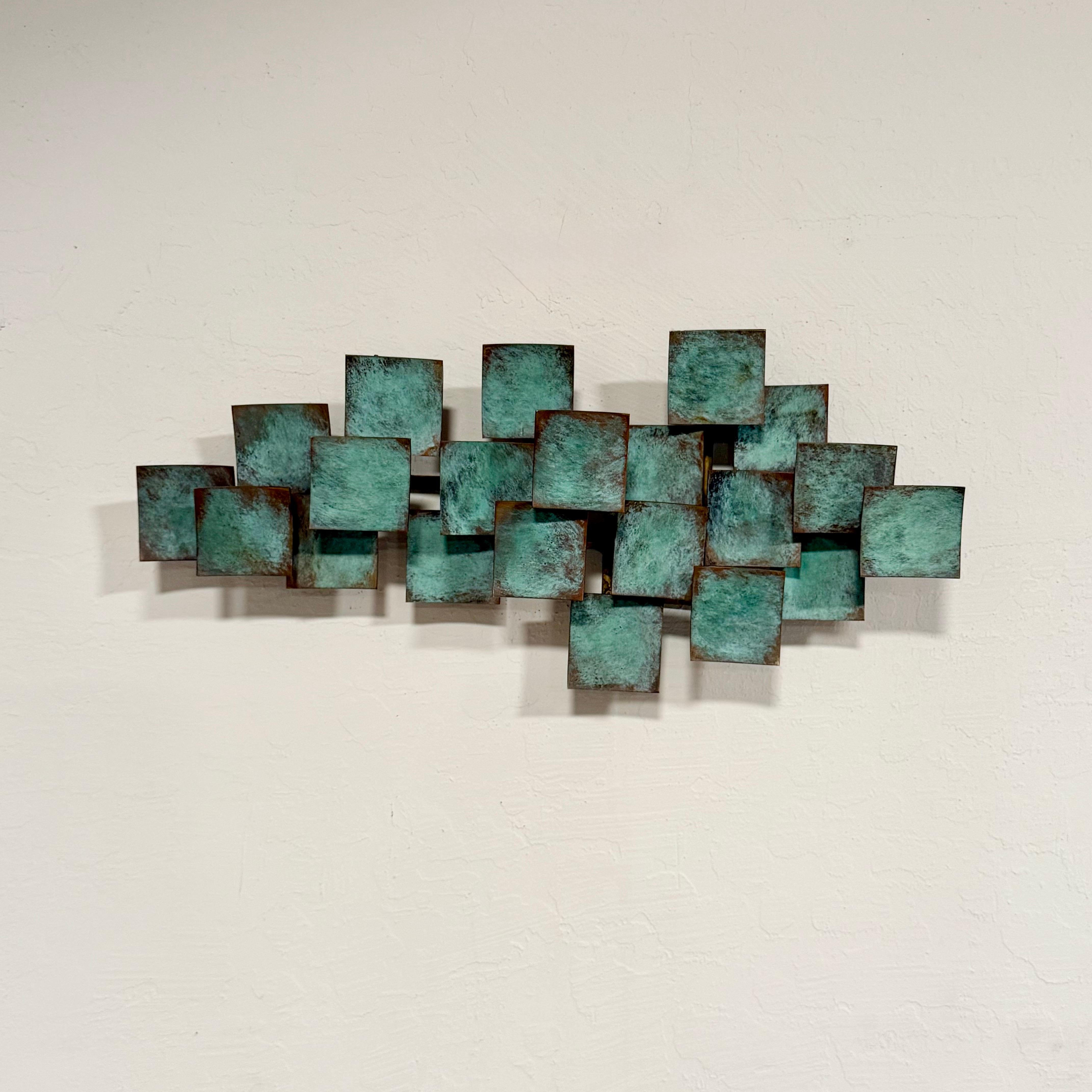 Fantastische modernistische Bronze-Wandskulptur des bekannten Bildhauers David Bowman. Unglaubliche Patina und Größe. Perfekte Größe, um sie überall zu platzieren. Einfach zu installieren. Vom Künstler signiert und datiert. 

Abholung vor Ort ist