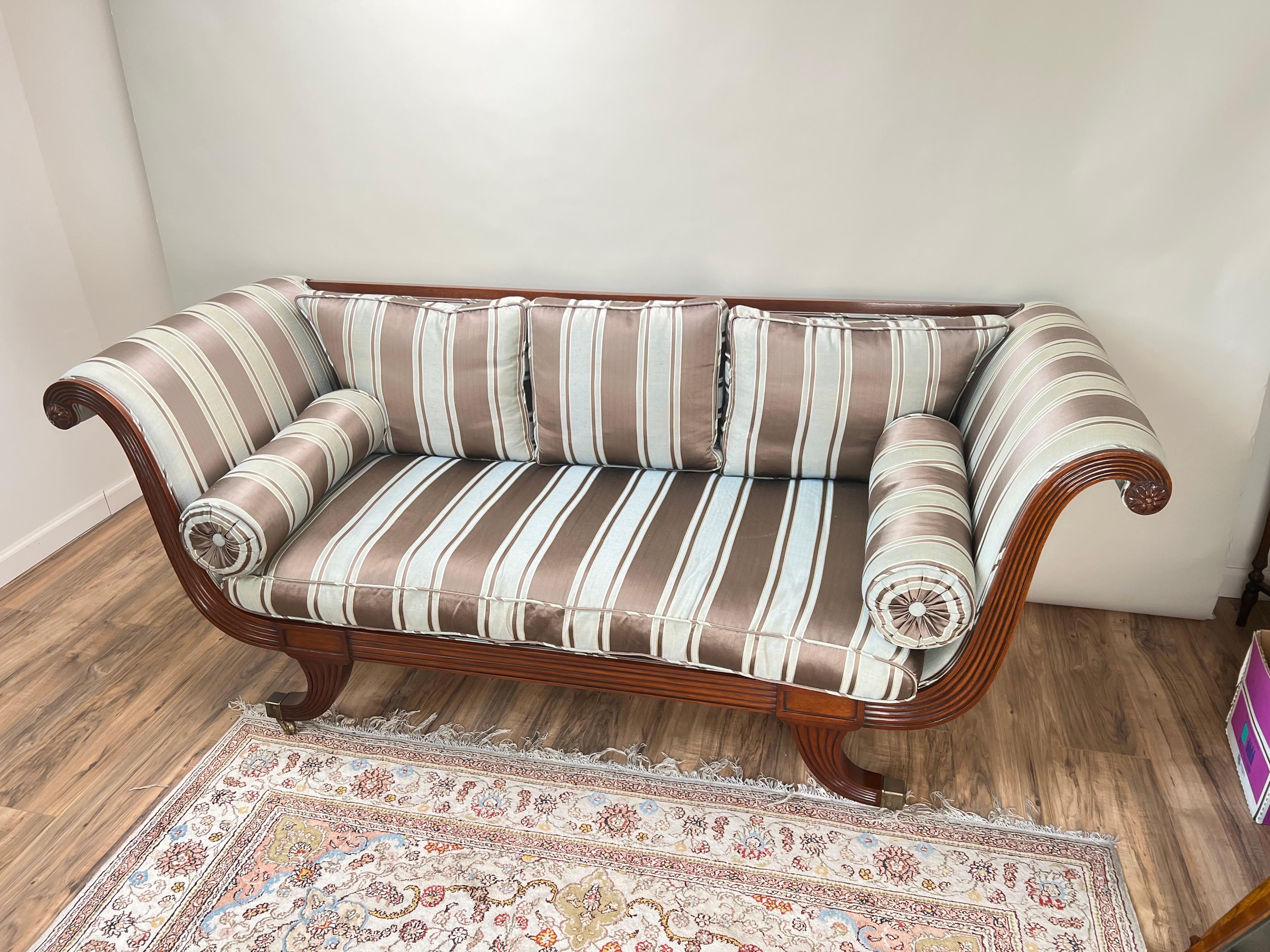 Regency Divano vintage in stile Reggenza in mogano di David Salmon Furnishers in vendita