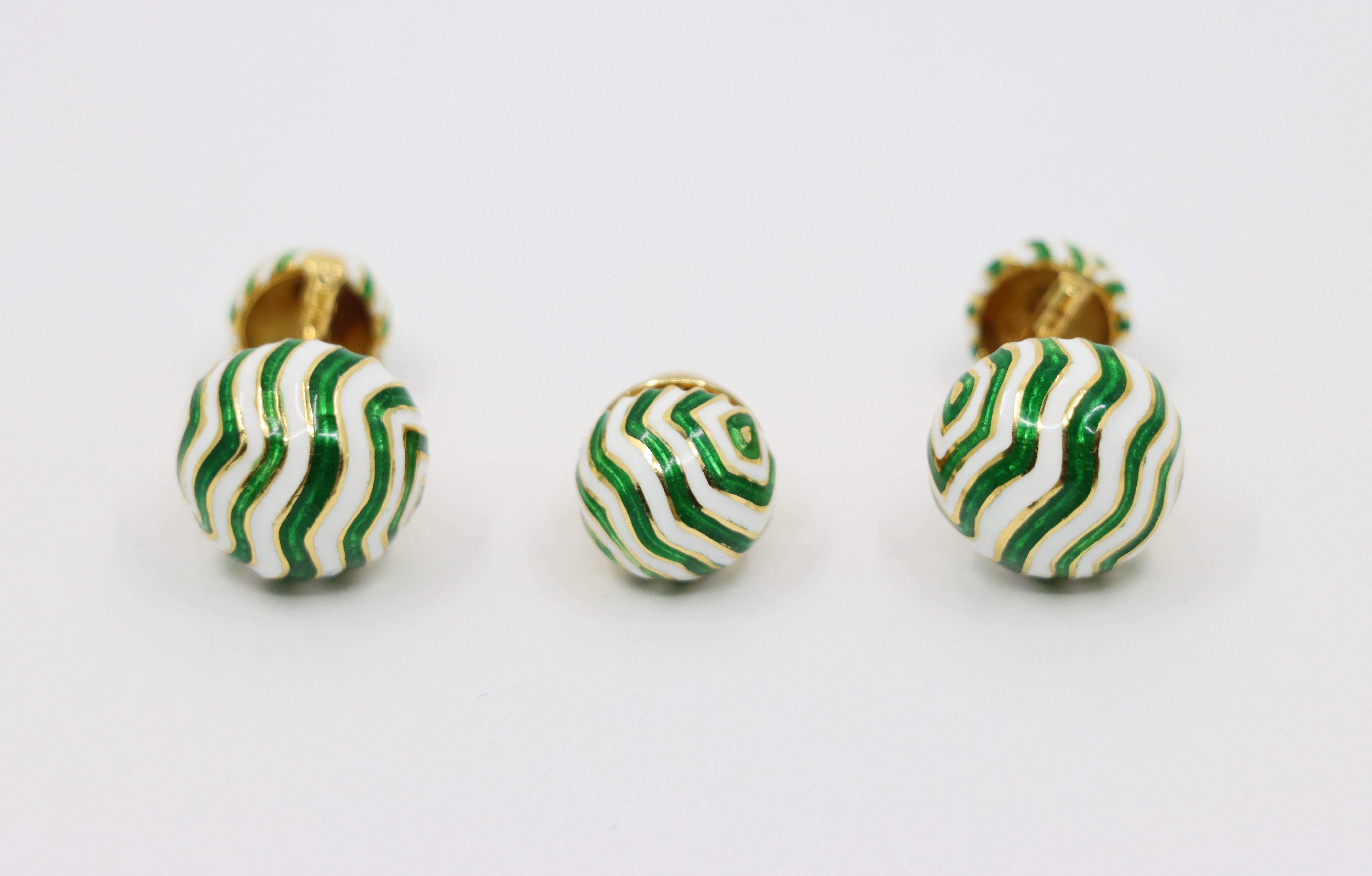 Gemelli vintage David Webb in oro 18 carati con smalto verde e bianco In condizioni buone in vendita a Flushing, NY