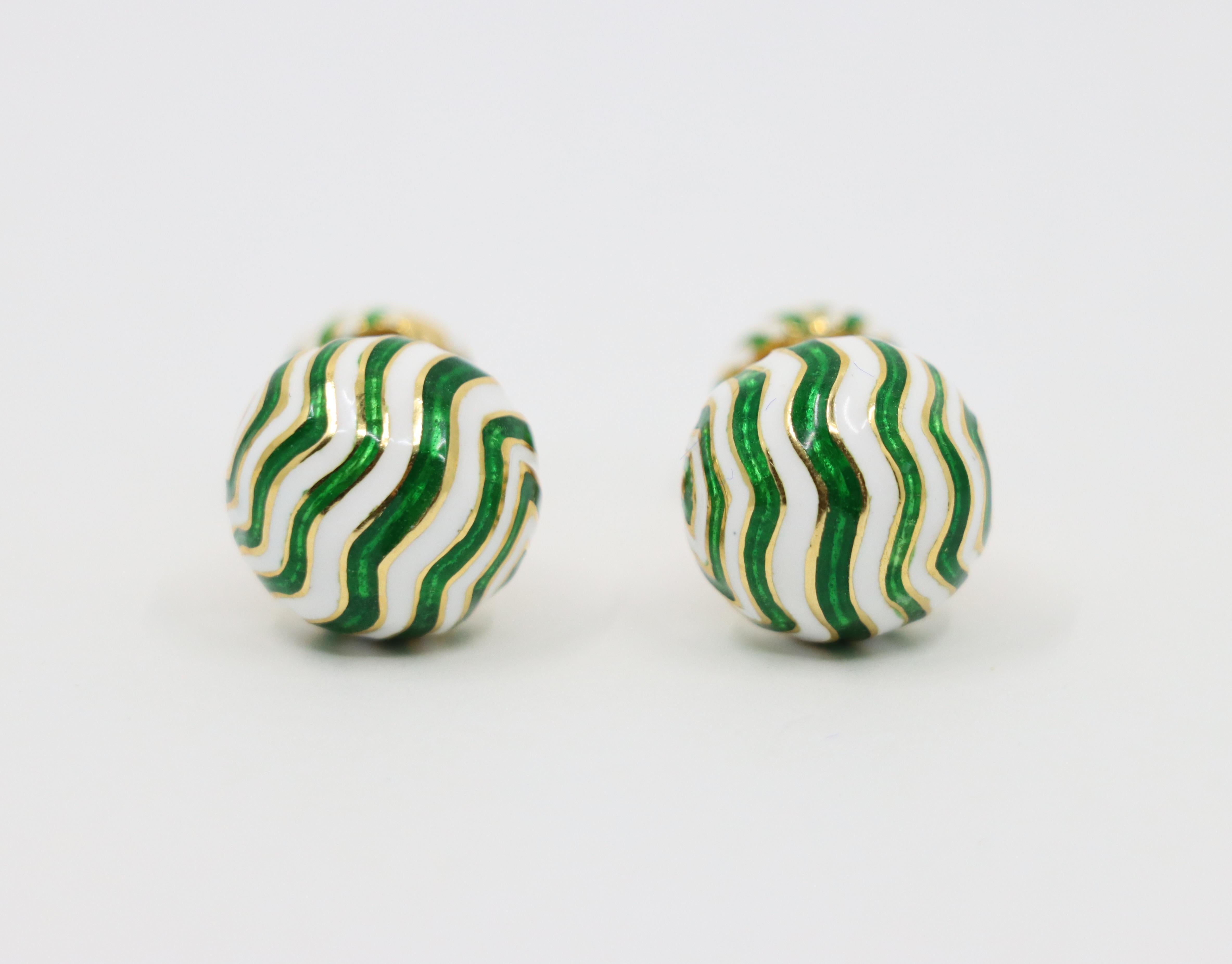 Gemelli vintage David Webb in oro 18 carati con smalto verde e bianco in vendita 1