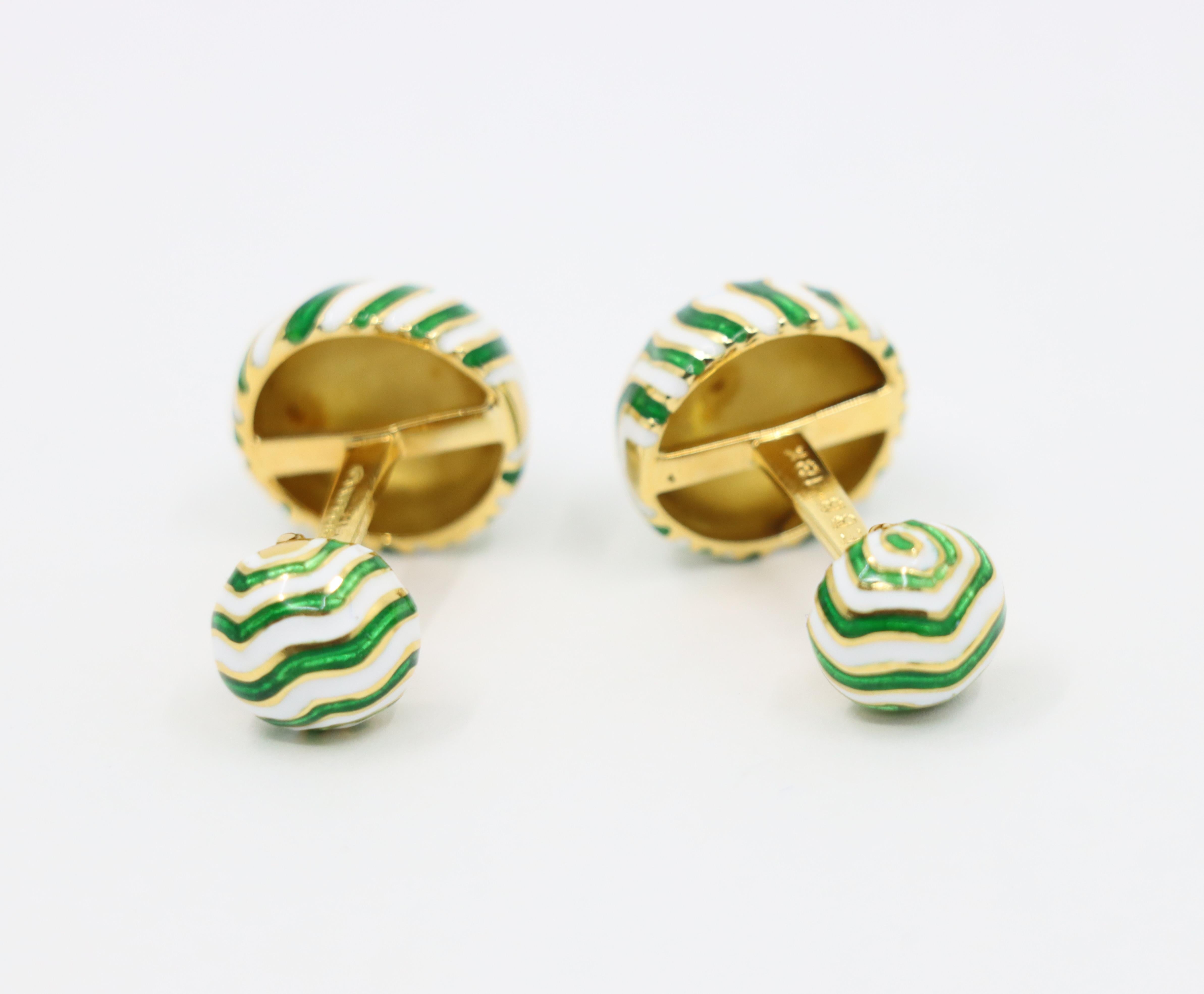Gemelli vintage David Webb in oro 18 carati con smalto verde e bianco in vendita 2