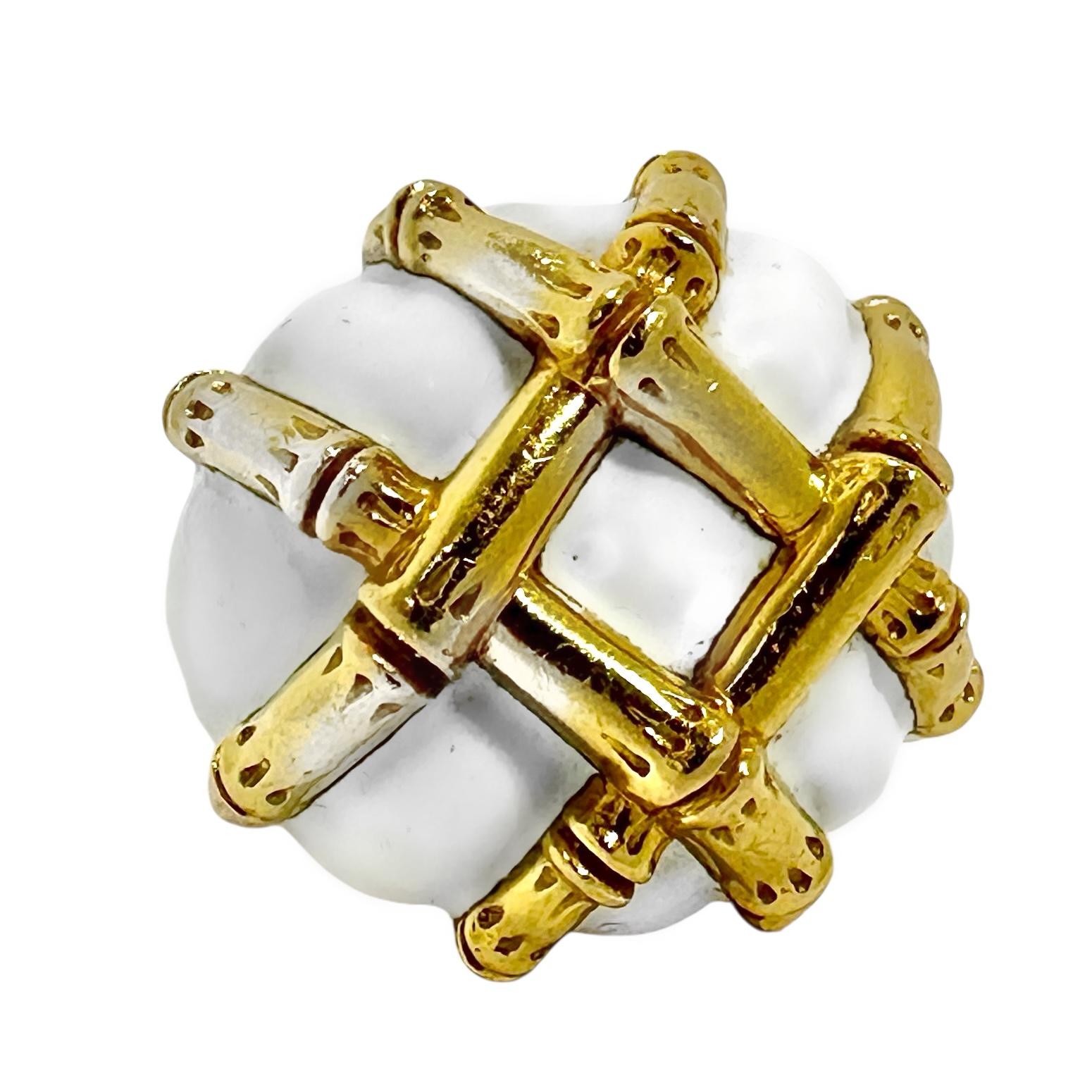 David Webb d'epoca in oro giallo 18 carati Motivo di bambù e smalto bianco Anello a squame grandi in vendita 1