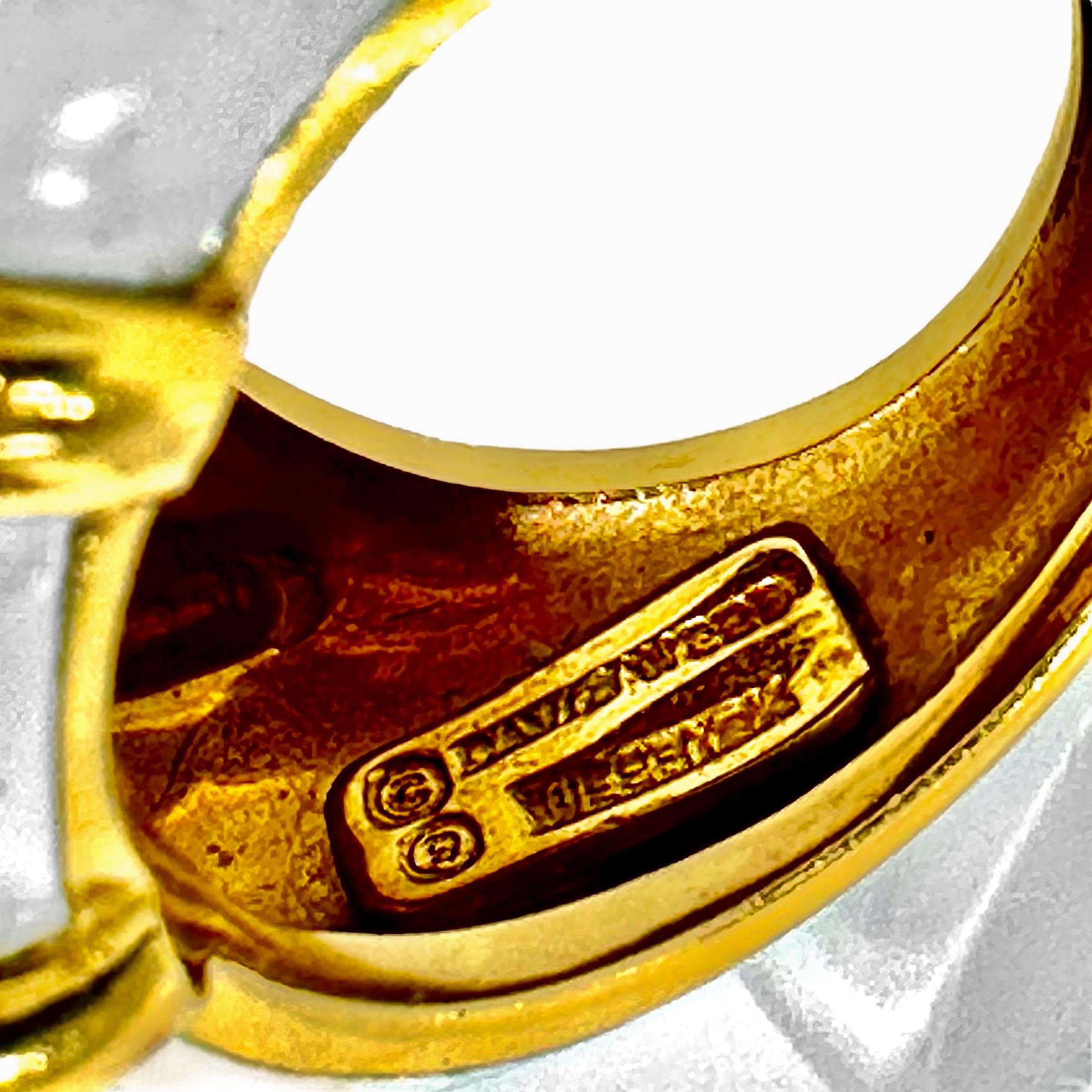 David Webb d'epoca in oro giallo 18 carati Motivo di bambù e smalto bianco Anello a squame grandi in vendita 2