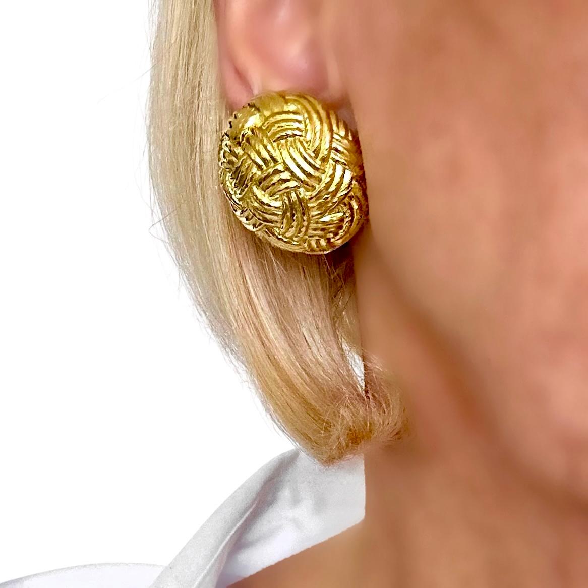 Vintage David Webb 18K Gelbgold Kuppel Ohrringe 1,25 Zoll im Durchmesser im Angebot 4