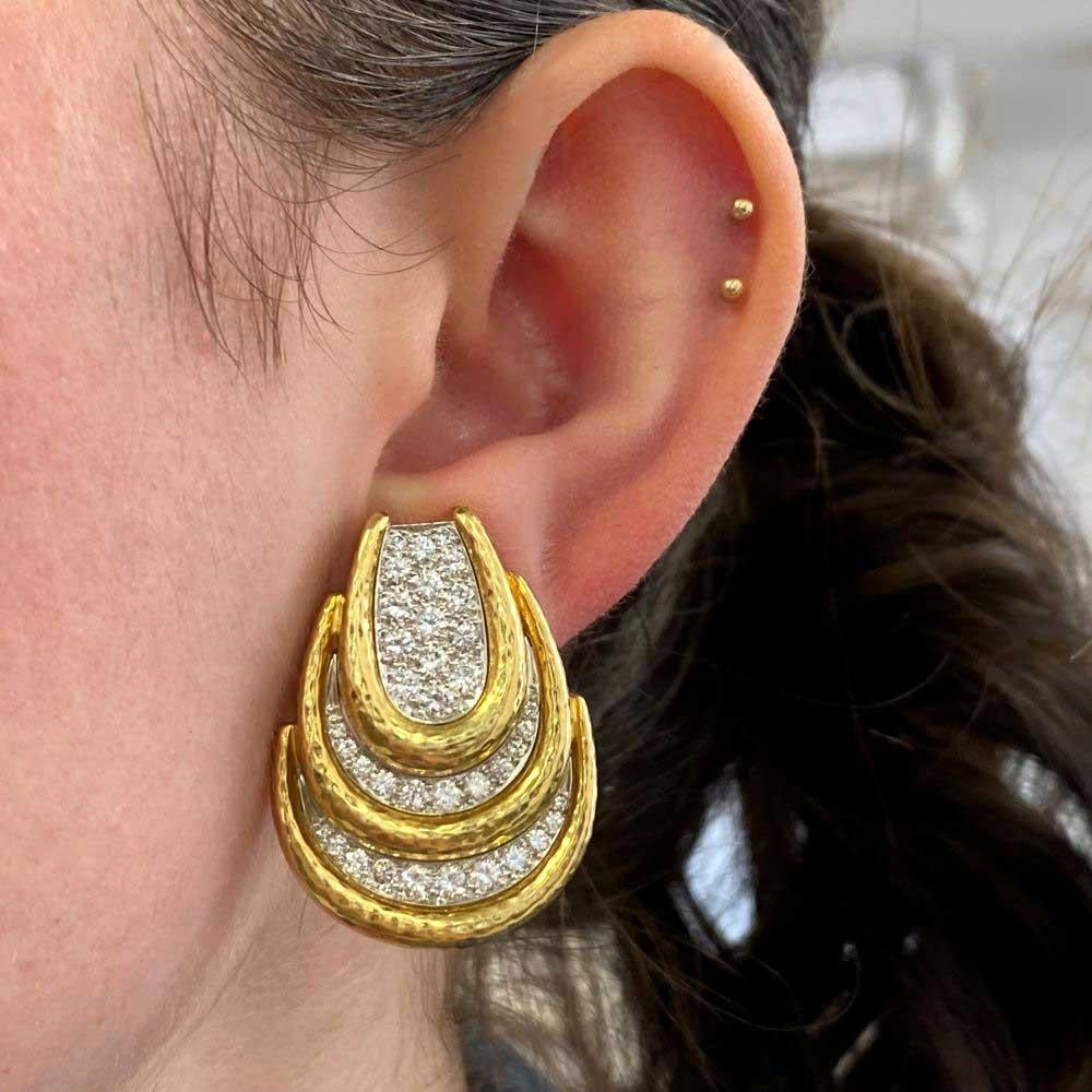Vintage David Webb (Approx 2.9-Carats) Diamond and Gold Earrings 18K Yellow Gold In Excellent Condition For Sale In New York, NY