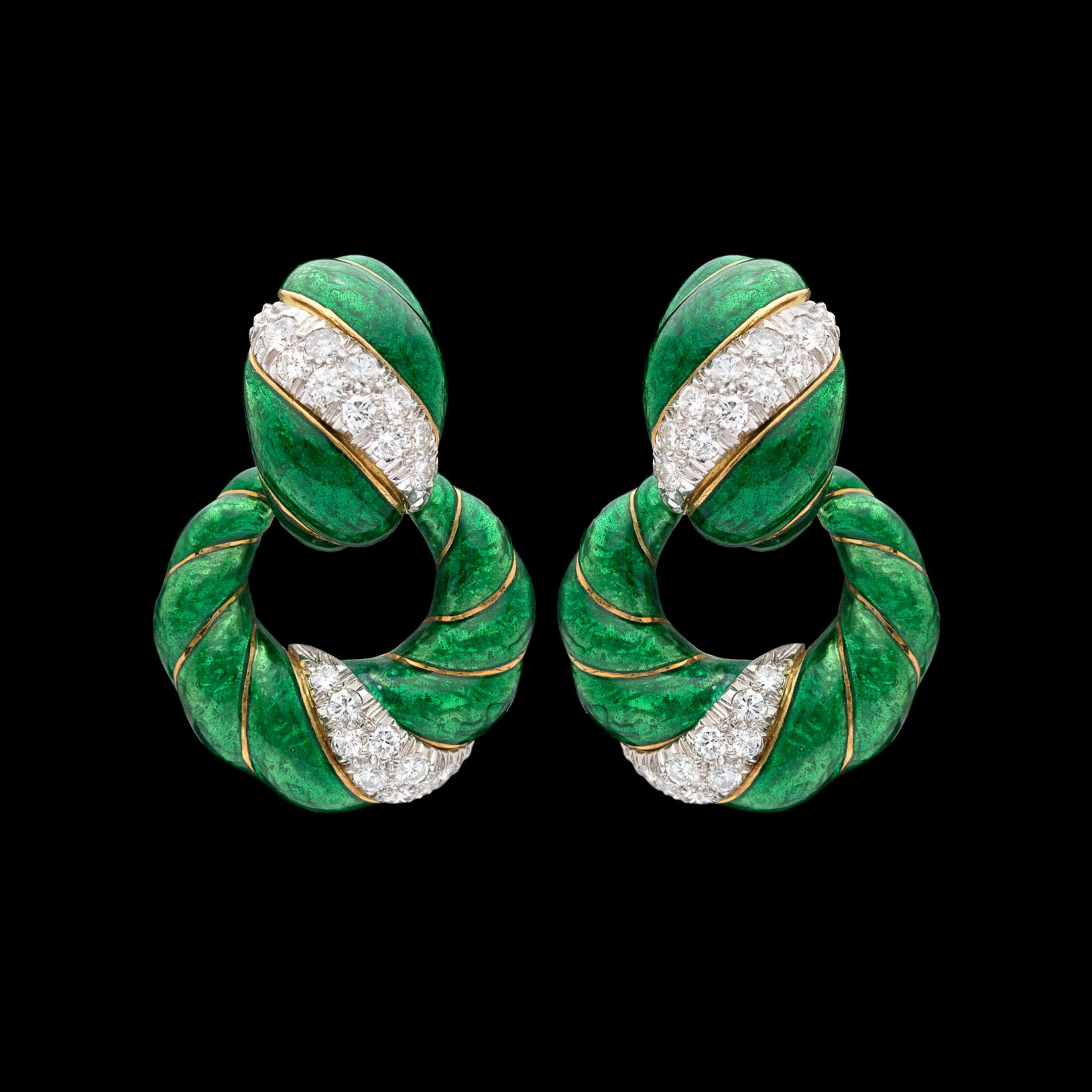 Boucles d'oreilles tapant de porte vintage en diamant et émail de David Webb Pour femmes en vente