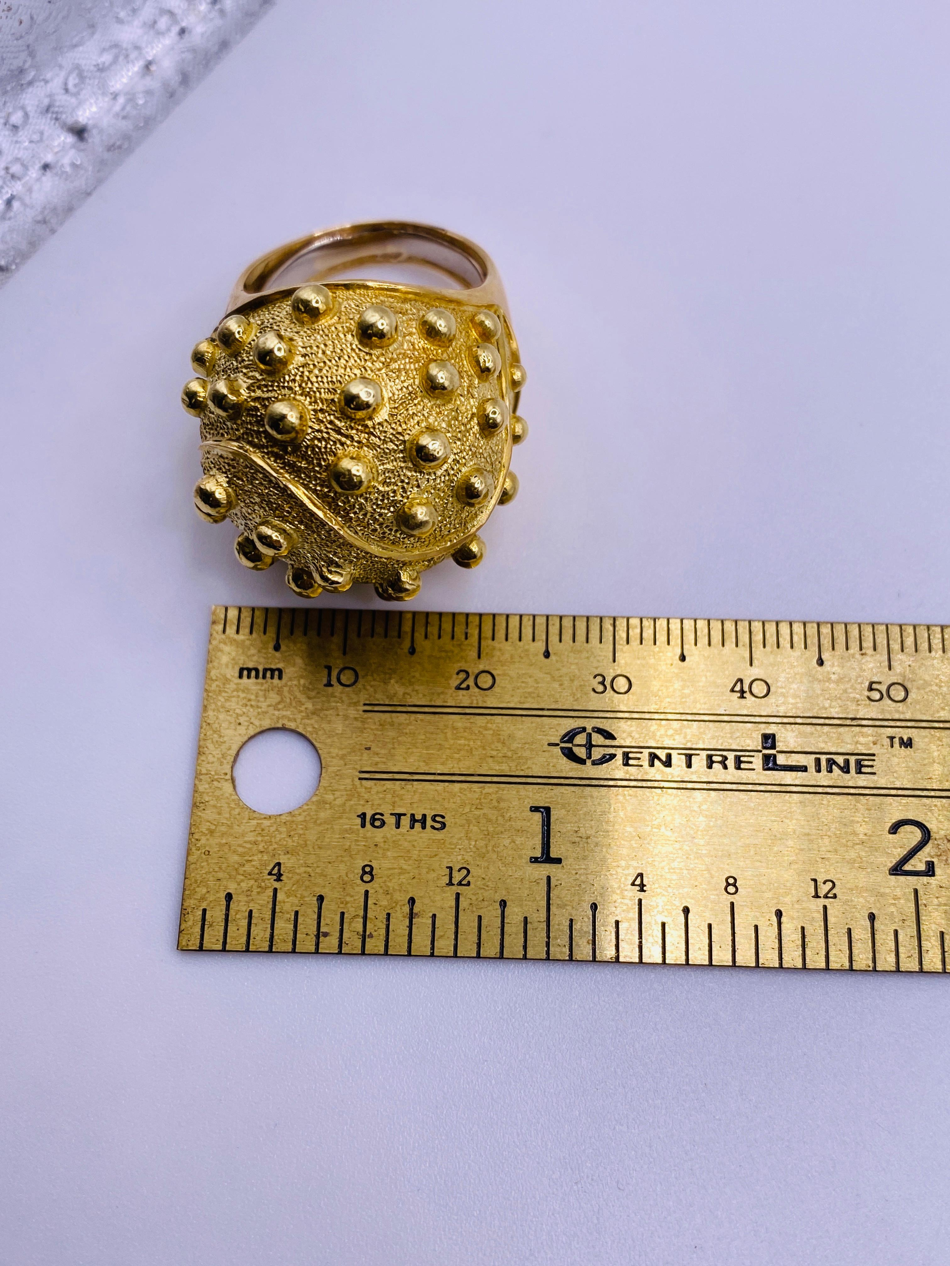 David Webb: Kuppelring mit erhabenen goldenen Punkten im Zustand „Gut“ in DALLAS, TX