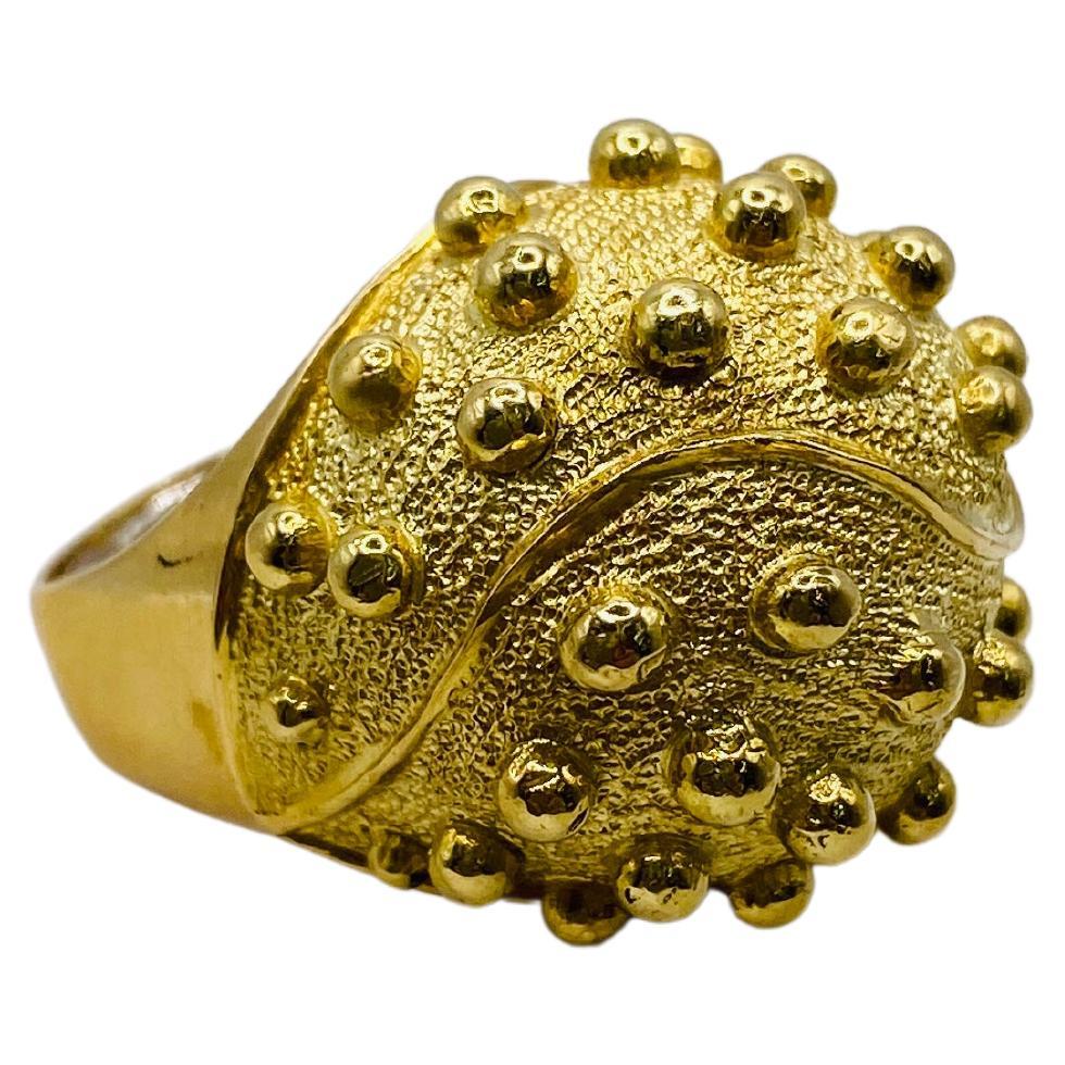 David Webb: Kuppelring mit erhabenen goldenen Punkten