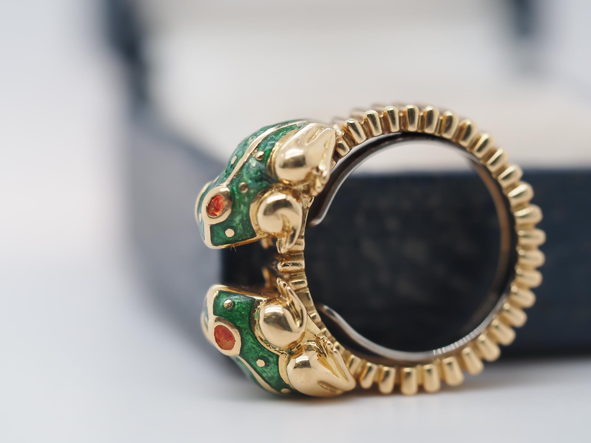 Vintage David Webb Double Frog Ring in 18K Yellow Gold In Good Condition For Sale In Hicksville, NY