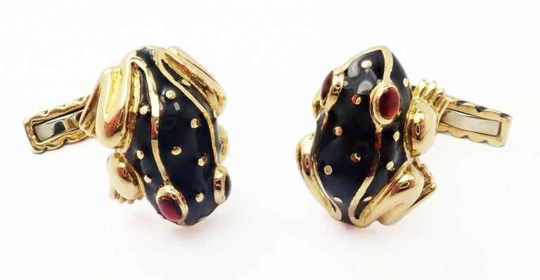 Vintage David Webb Frog Ruby Black Enamel Yellow Gold Cufflinks In Excellent Condition For Sale In Holland, PA