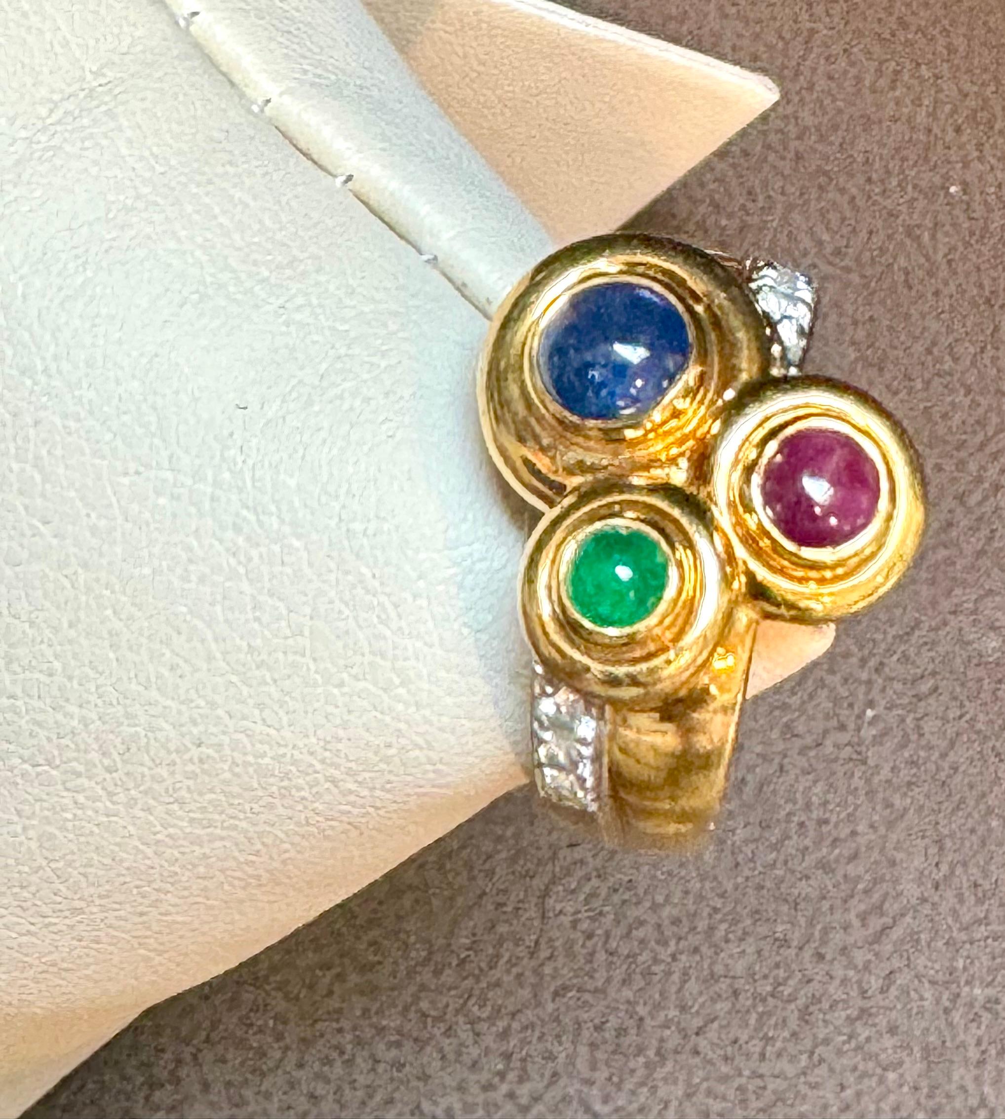 Presenting the Vintage Hammered 18K Gold Bubble Ring, featuring a stunning arrangement of Ruby, Sapphire, Emerald, and Diamond. This exquisite ring is expertly crafted from 18 karat Yellow Gold, ensuring both durability and elegance.

The ring