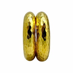Vintage David Webb Hammered Finish 18K Yellow Gold Hoop Earrings with Posts (boucles d'oreilles en or jaune 18K)