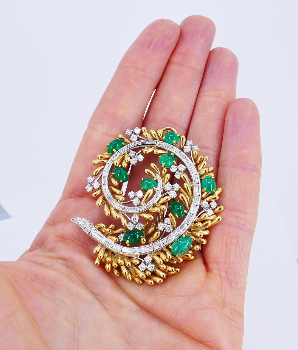 
	A gorgeous vintage David Webb 18 karat gold brooch, featuring emerald and diamond.
	Designed as a swirled branch, this vintage David Webb pin has exquisite details. Note the yellow gold droplets that look absolutely alive. The emerald “berries”