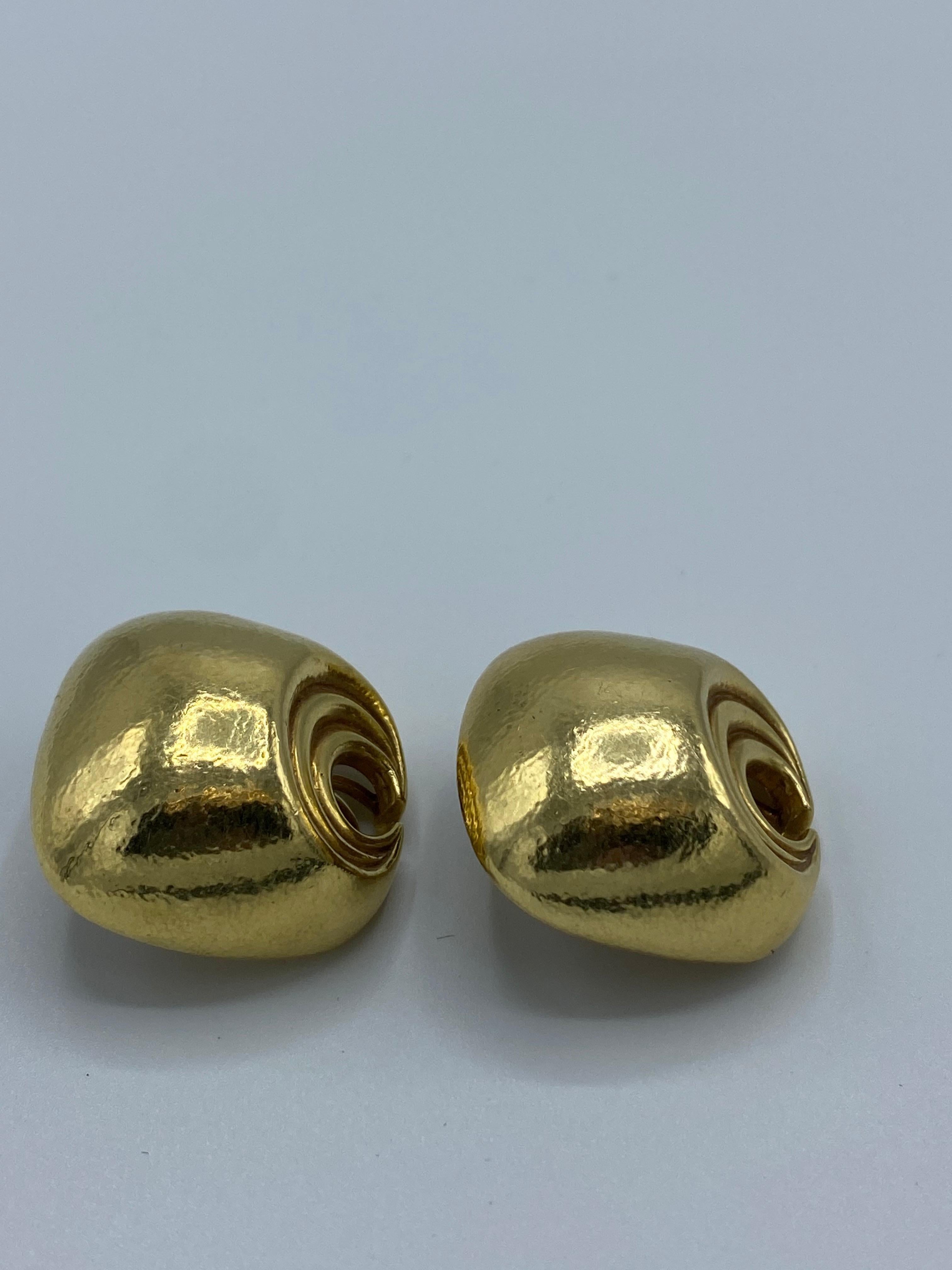 Vintage David Webb Yellow Gold Clip On Earrings  In Excellent Condition In Beverly Hills, CA