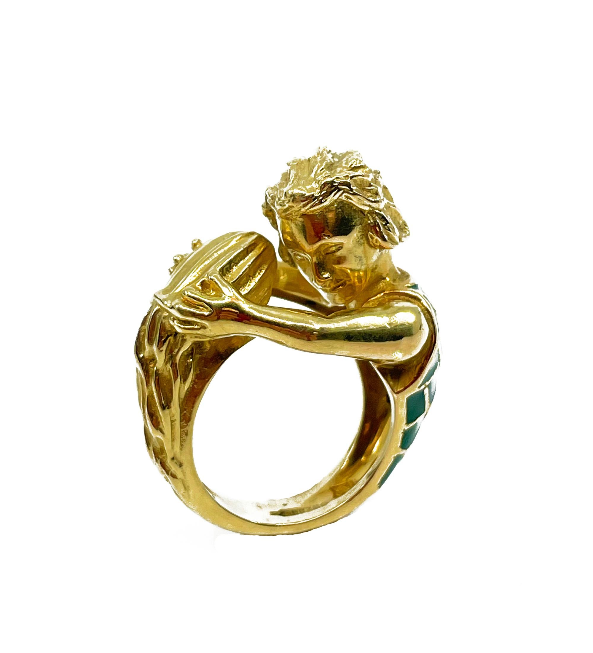 Aquarius Zodiac 18K Yellow Gold Green enamel Vintage Ring signed by David Webb. Circa 1970s.

Embrace your unique spirit with this exceptional vintage David Webb 18 karat yellow gold Aquarius male figure ring. Adorned in deep, bright green enamel,