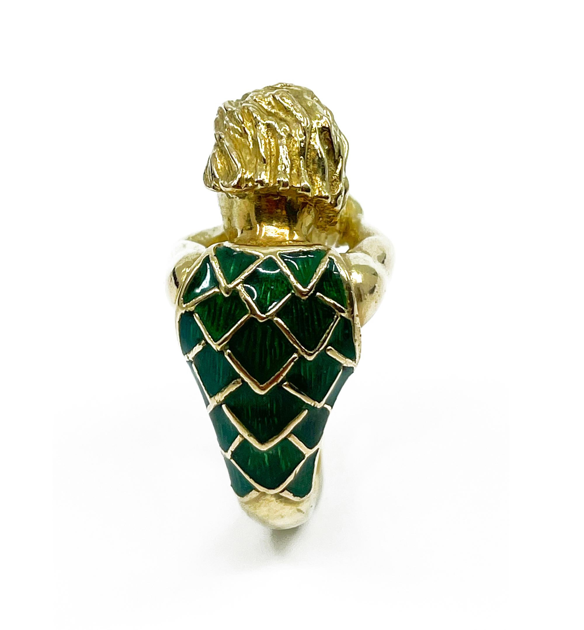 Women's or Men's Vintage David Webb’s Aquarius Zodiac 18K Yellow Gold Green Enamel Ring, 1970s For Sale