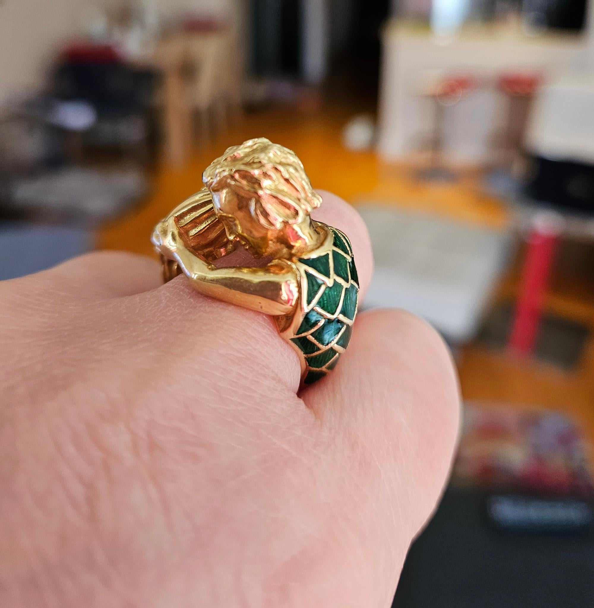 Vintage David Webb’s Aquarius Zodiac 18K Yellow Gold Green Enamel Ring, 1970s For Sale 1