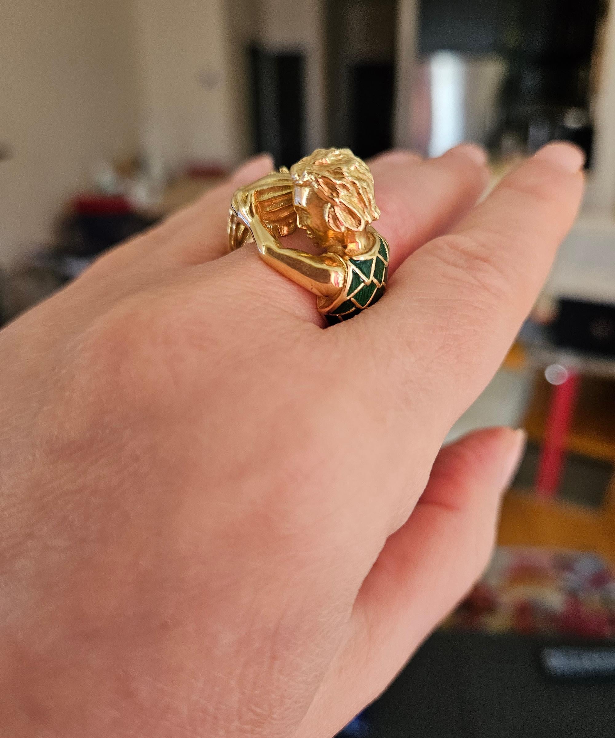 Vintage David Webb’s Aquarius Zodiac 18K Yellow Gold Green Enamel Ring, 1970s For Sale 3