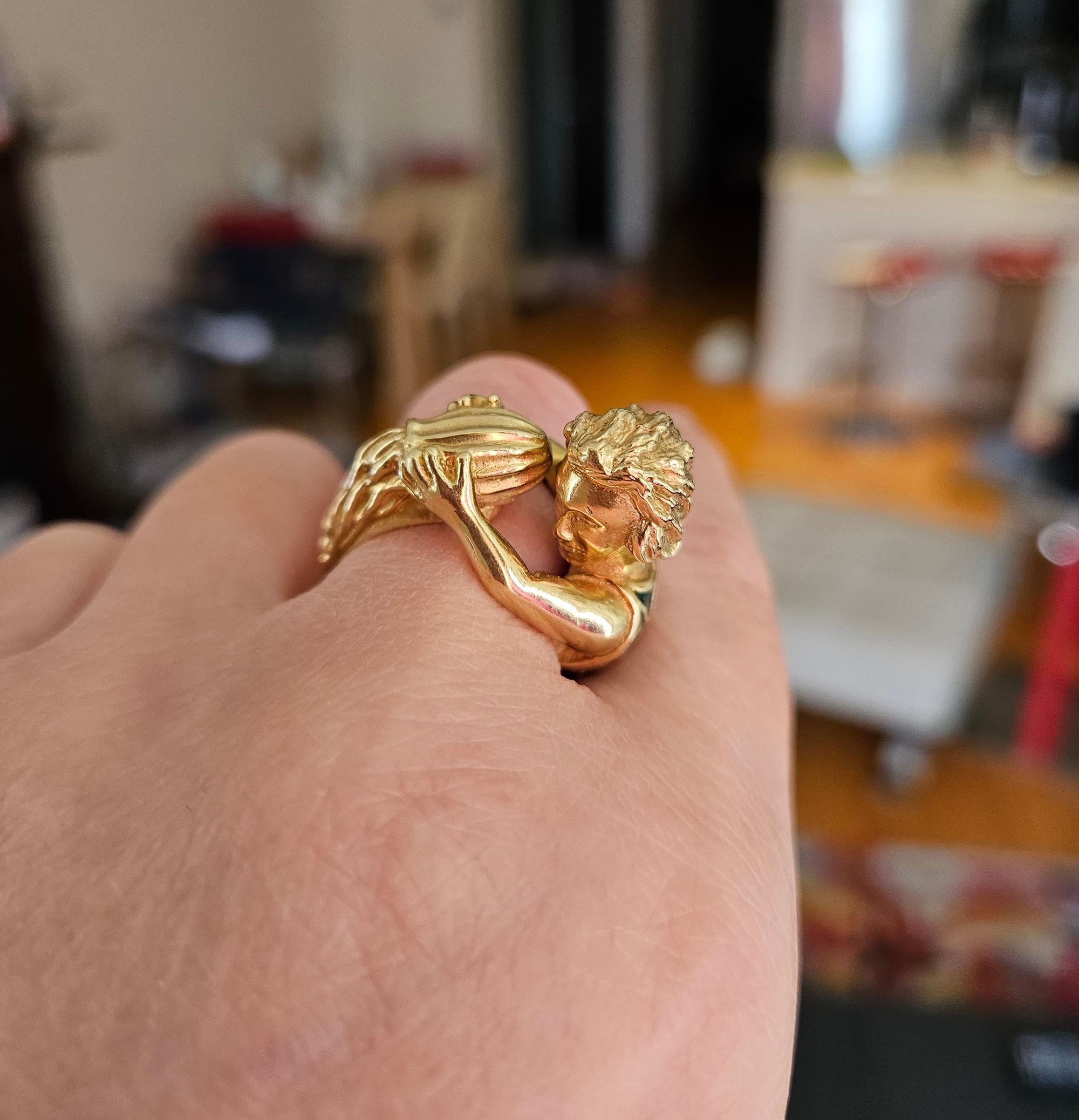 Vintage David Webb’s Aquarius Zodiac 18K Yellow Gold Green Enamel Ring, 1970s For Sale 4